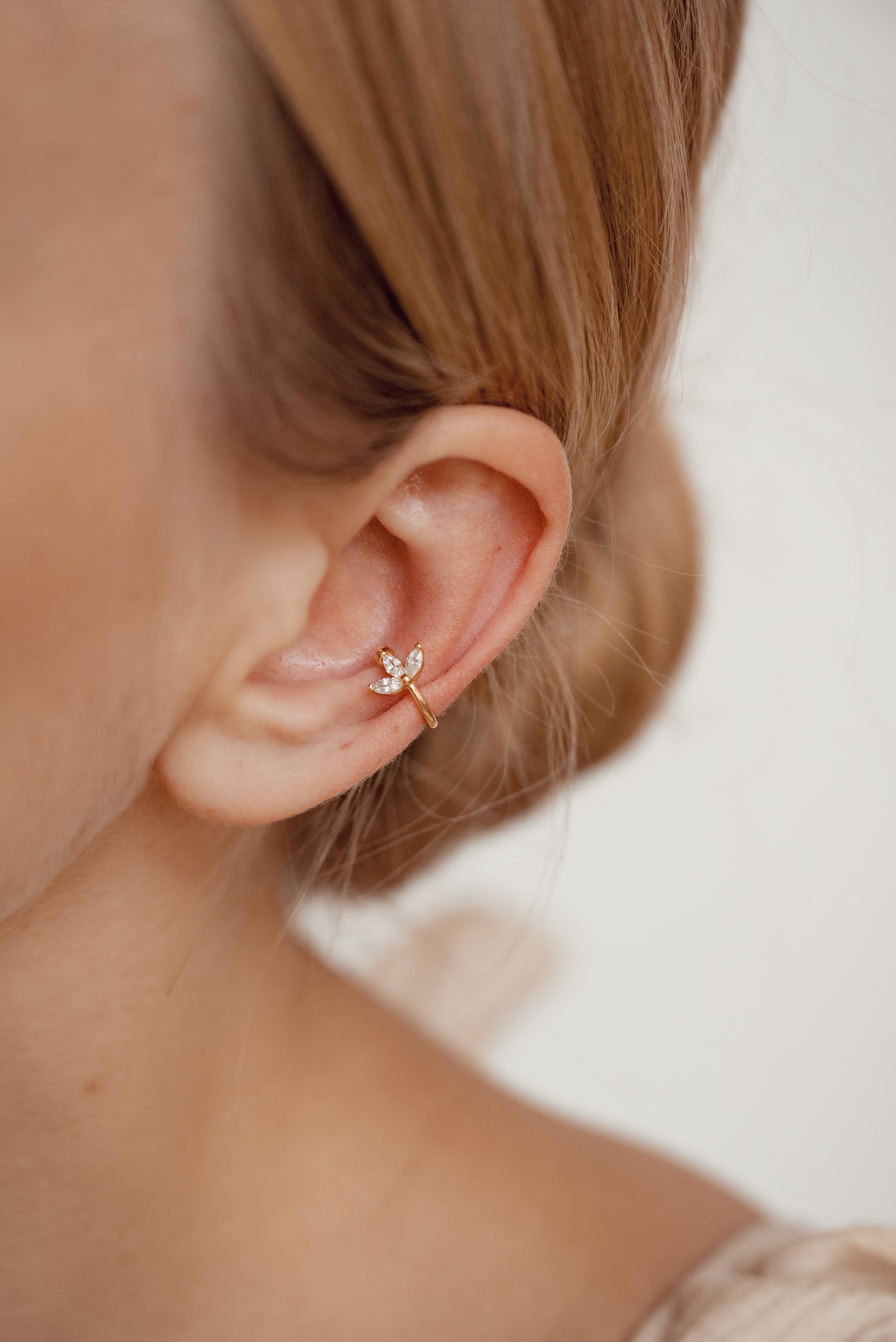 Hey Happiness Ohrklemme Fake Ohrring Blume Zirkonia, Damen Ear Cuff 18K Roségold Vergoldet, Ohrring ohne Loch 925 Silber Kristall offen klein, Geschenkidee