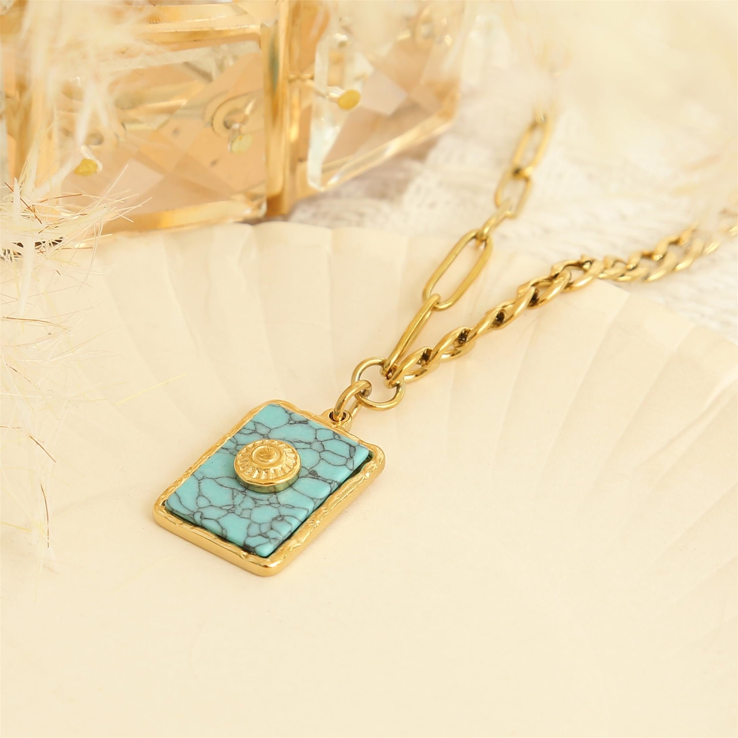 Made by Nami Kette mit Anhänger Damen Gold mit Türkisfarbenem Anhänger 40 + 5 cm Länge, Wasserfest Geschenke für Frauen Boho Schmuck – Bild 5 von 5