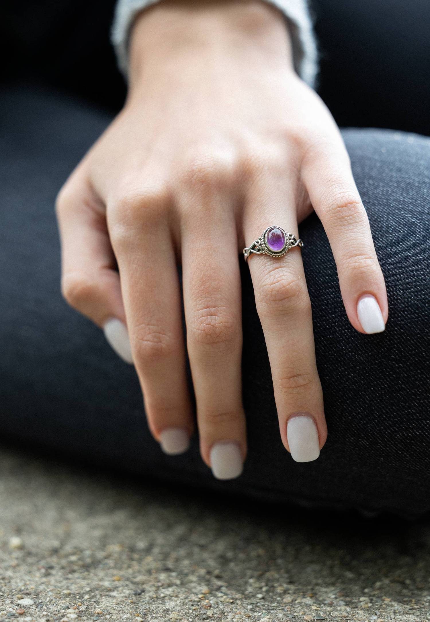 mantraroma Silberring BAGHIMI oval aus 925 Silber mit Amethyst (Ring mit Schmuckbeutel), Damenring aus 925er Silber