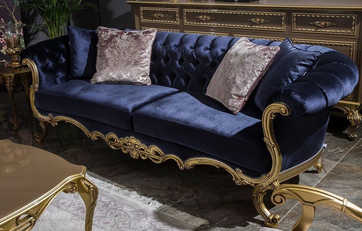 Casa Padrino Sofa Luxus Barock Samt Sofa Royalblau / Gold 240 x 82 x H. 83 cm - Prunkvolles Wohnzimmer Sofa mit dekorativen Kissen - Wohnzimmer Möbel im Barockstil | Alle Sofas