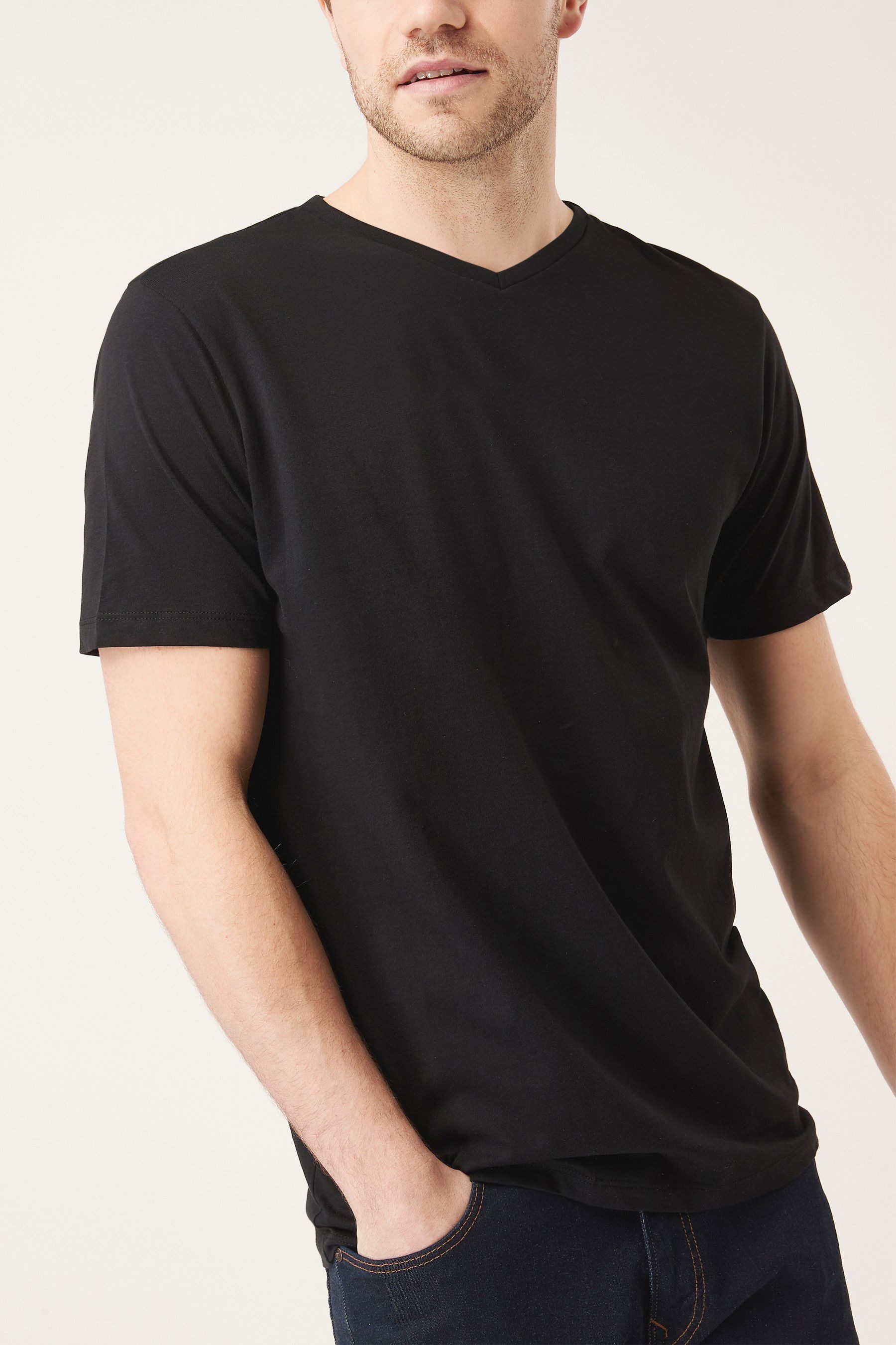 Next T-Shirt Essential T-Shirt mit V-Ausschnitt günstig online kaufen
