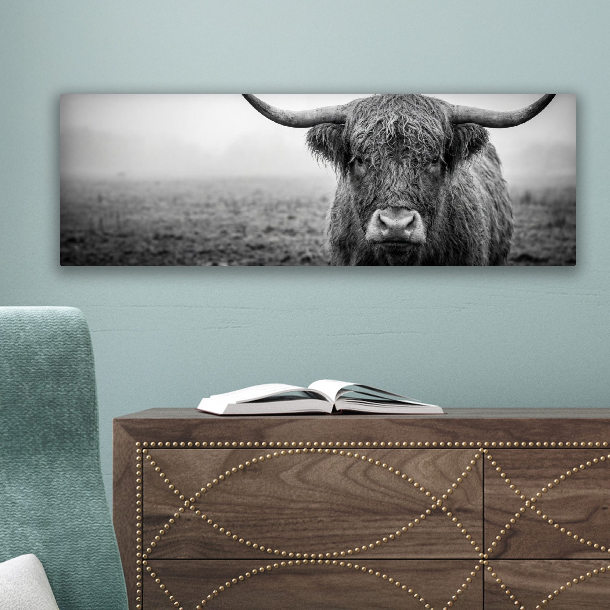 OneMillionCanvasses® Leinwandbild Panorama Schottischer Highlander - Schwarz - Weiß - Gras, Fotodruck (1 St), Wandbild, Deko Schlafzimmer Wohnzimmer Flur 60x20  – Bild 4 von 5