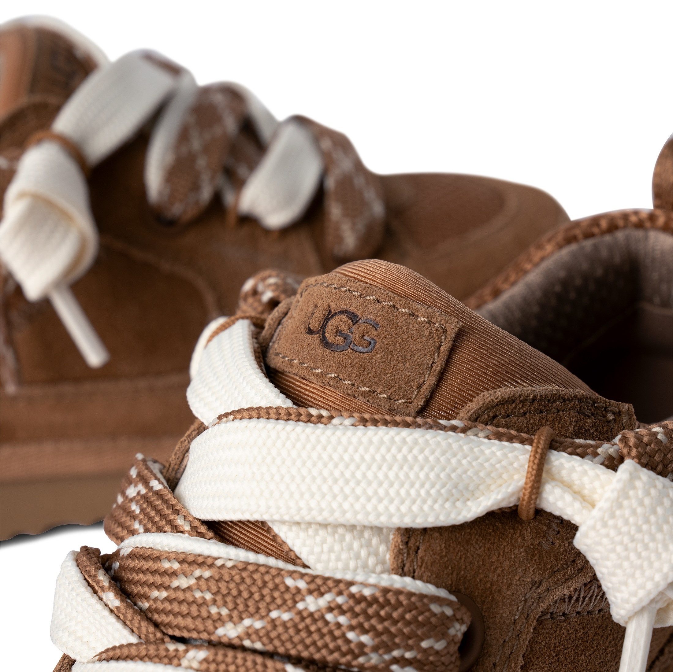 UGG LO LOWMEL Sneaker Freizeitschuh, Halbschuh, Schnürschuh mit Ziernähten