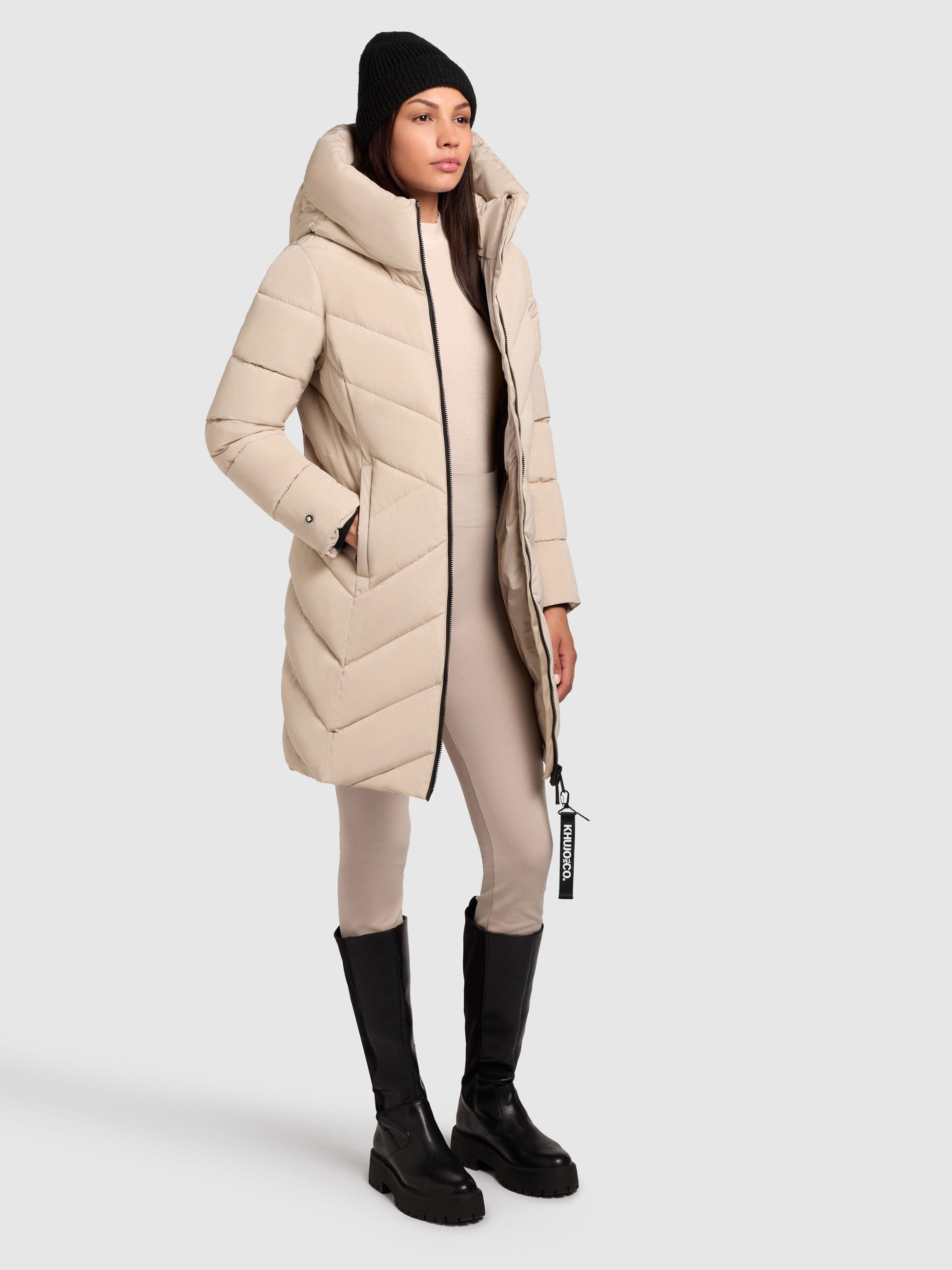 khujo Steppmantel DARKA2 aus Polyester und Nylon, lockerer Schnitt, mit Eingrifftaschen