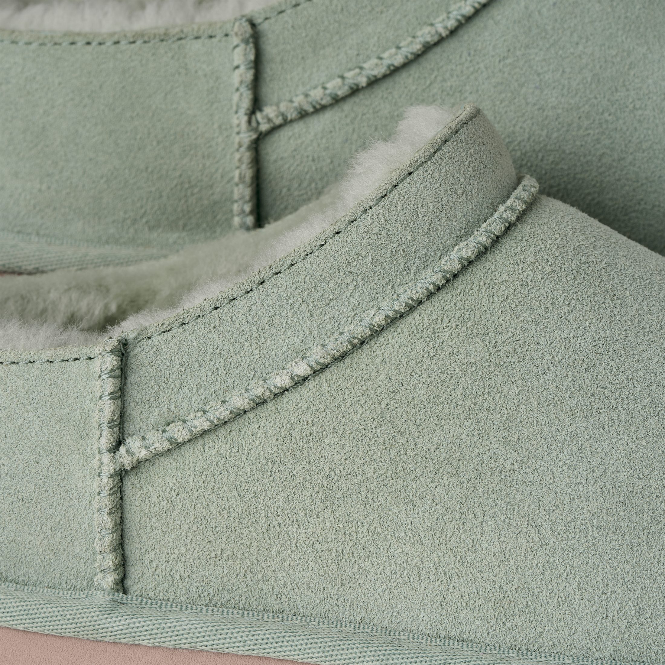 UGG Unisex CLASSIC MICRO Clog Homeslippers, Pantoffel, Schlupfschuh im neuen Design