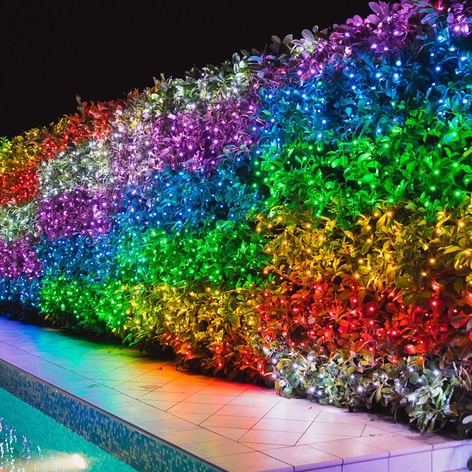 Lights4fun LED-Lichtervorhang Twinkly 2,1m smarter Lichtervorhang Bunt und Weiß Edition mit 210 LEDs