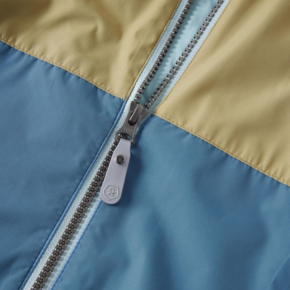 COLOR KIDS Hardshelljacke Baby Jacket Colorblock 742507 Modische Babyjacke mit Kapuze, wasserabweisend, aus recyceltem