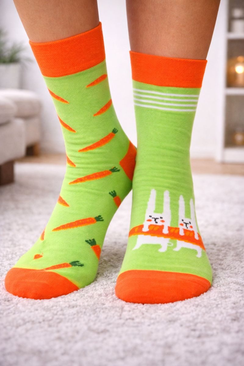Martinex Freizeitsocken 1 Paar Socken lustige bunte witzige Strümpfe in Grün mit Häschen und Karotten Muster, 35 37 38 39 40 41 42 43 45 36