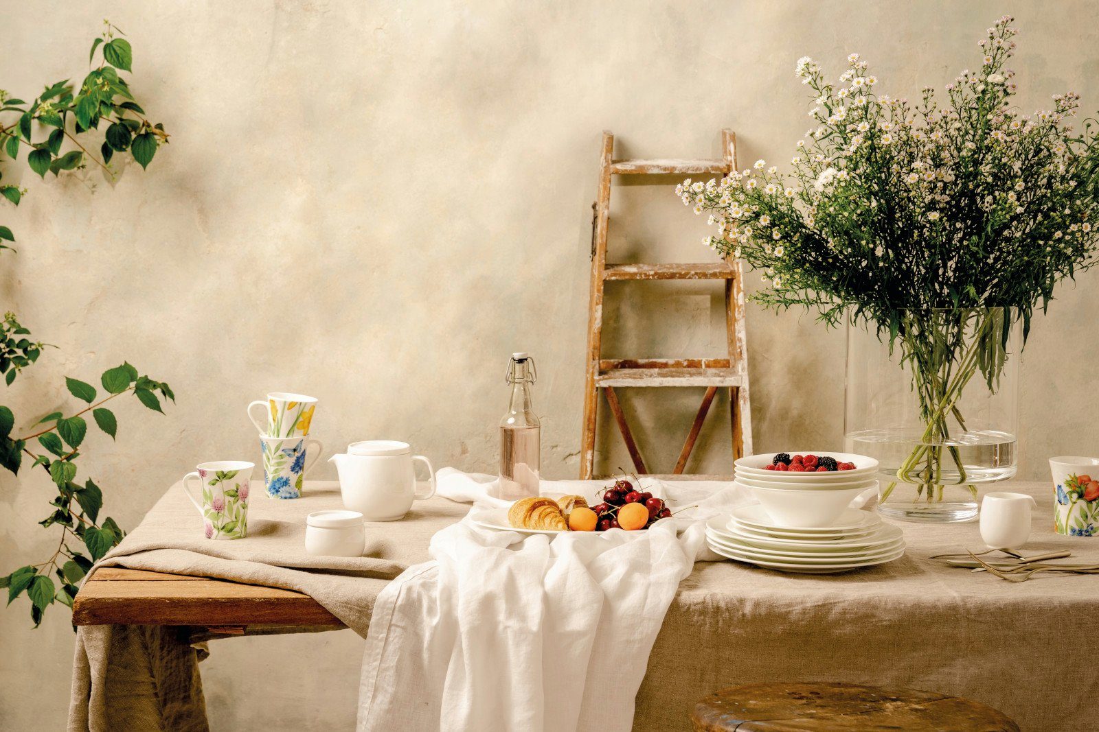 Hutschenreuther Becher Nora Big Flowers Klee Becher mit Henkel, Bone China, Tassen