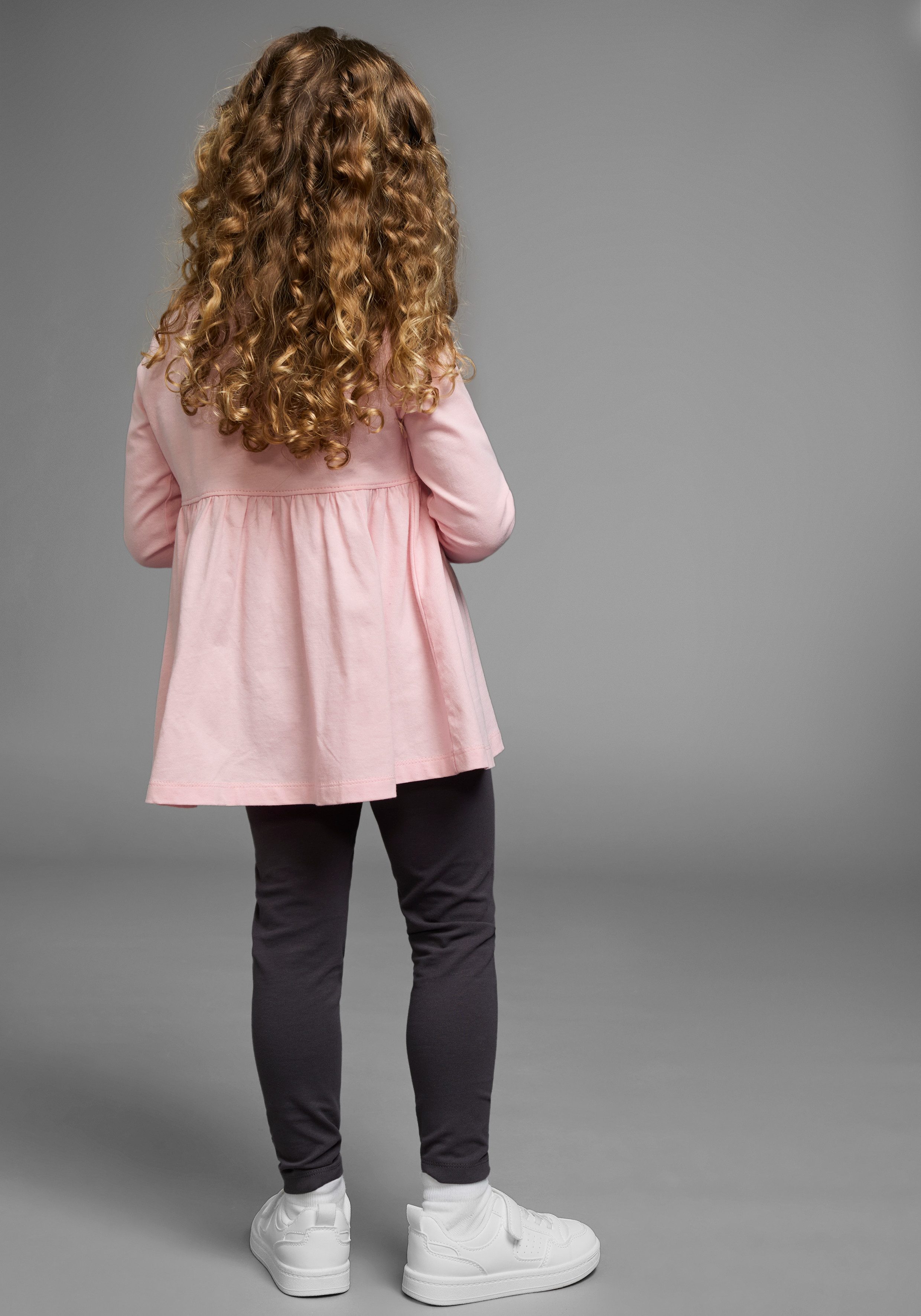 KIDSWORLD Langarmshirt & Leggings 2tlg. Set Shirt + Leggings mit schöner Paillettenapplikation (Set, 2-tlg., 2) Süßes Outfit für kleine Mädchen – Bild 4 von 5