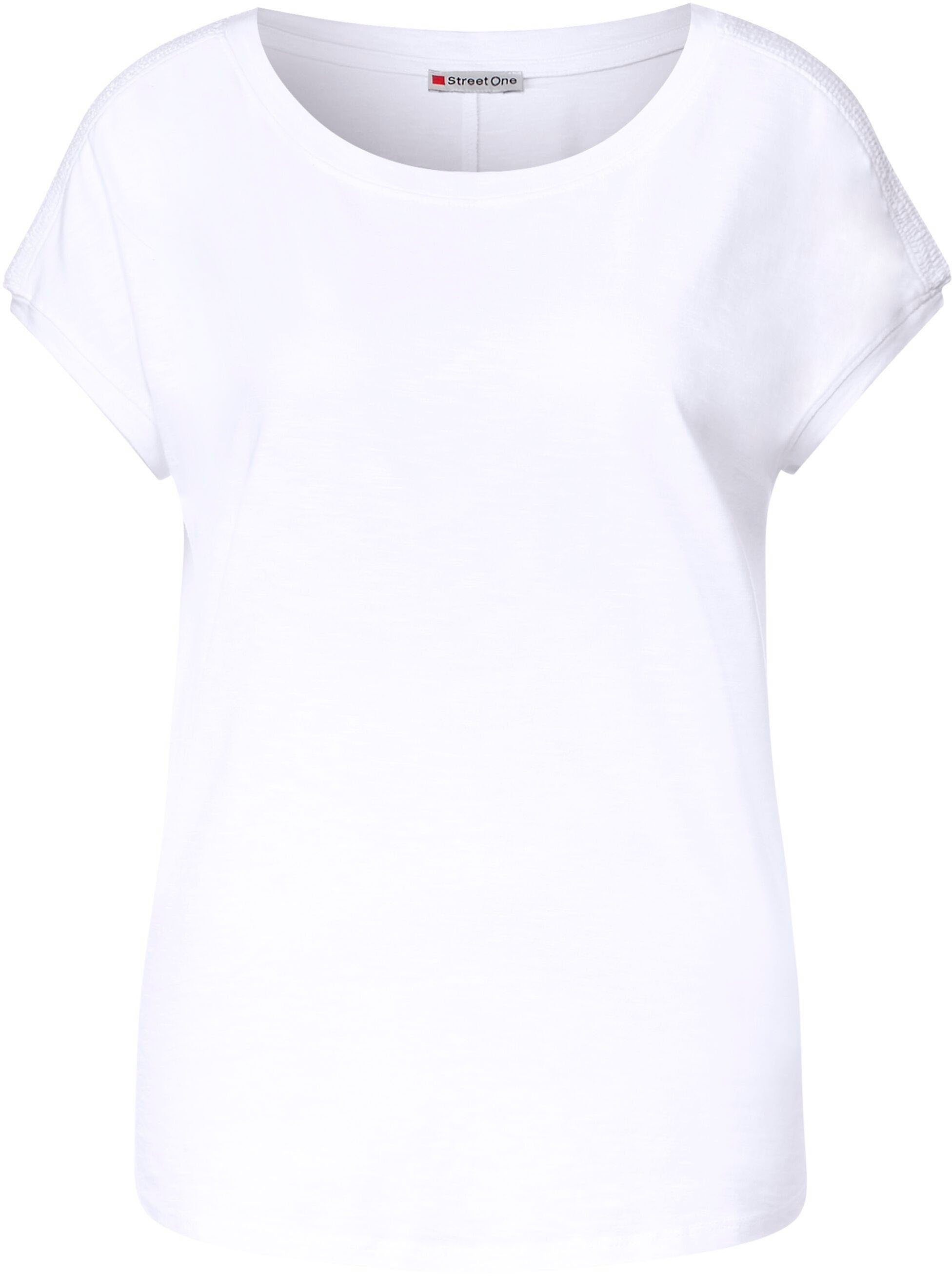 white Raffungen STREET mit Ziernähten auf ONE modischen und den T-Shirt Schultern