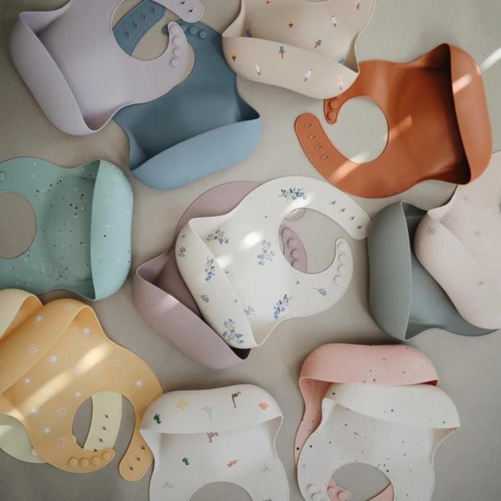 Mushie Lätzchen Silicone Baby Bib (Rainbows), BPA-frei Babylätzchen Schlabberlatz Kleckerlatz Barterl, beige
