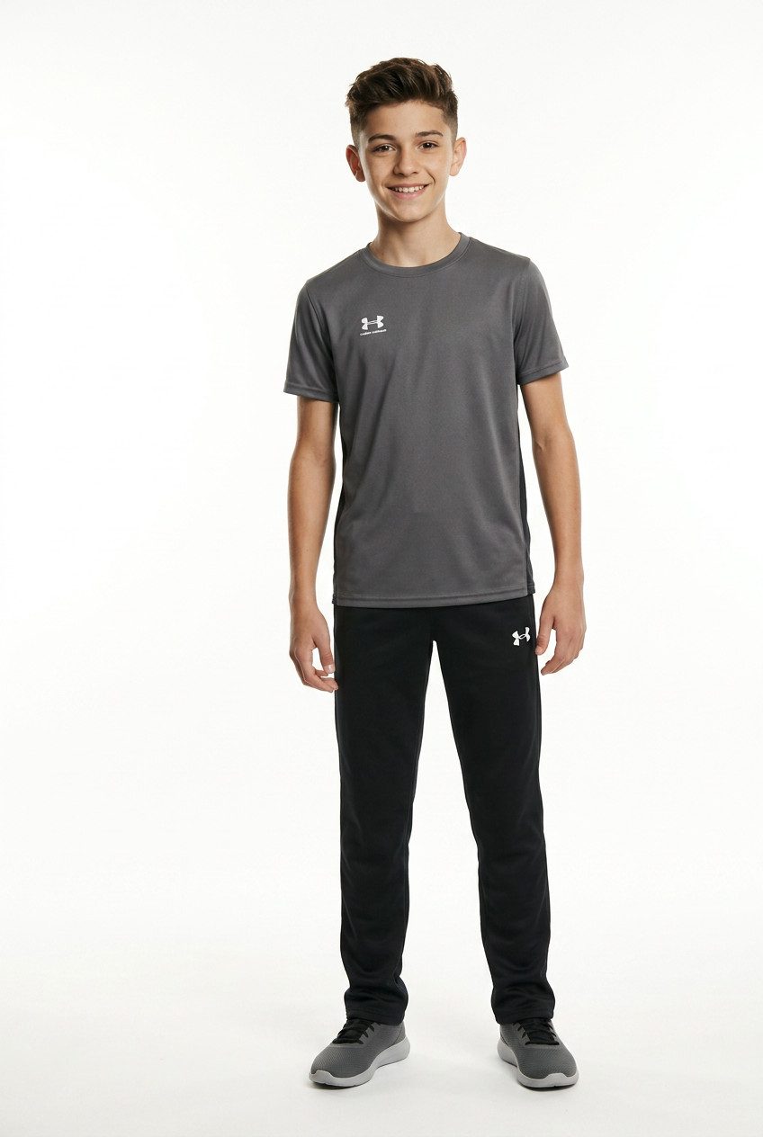 Under Armour® Sporthose UA BRAWLER 3.0 TAPERED PANT für Jungs sportlicher Schnitt, aus Polyester, Tapered Passform