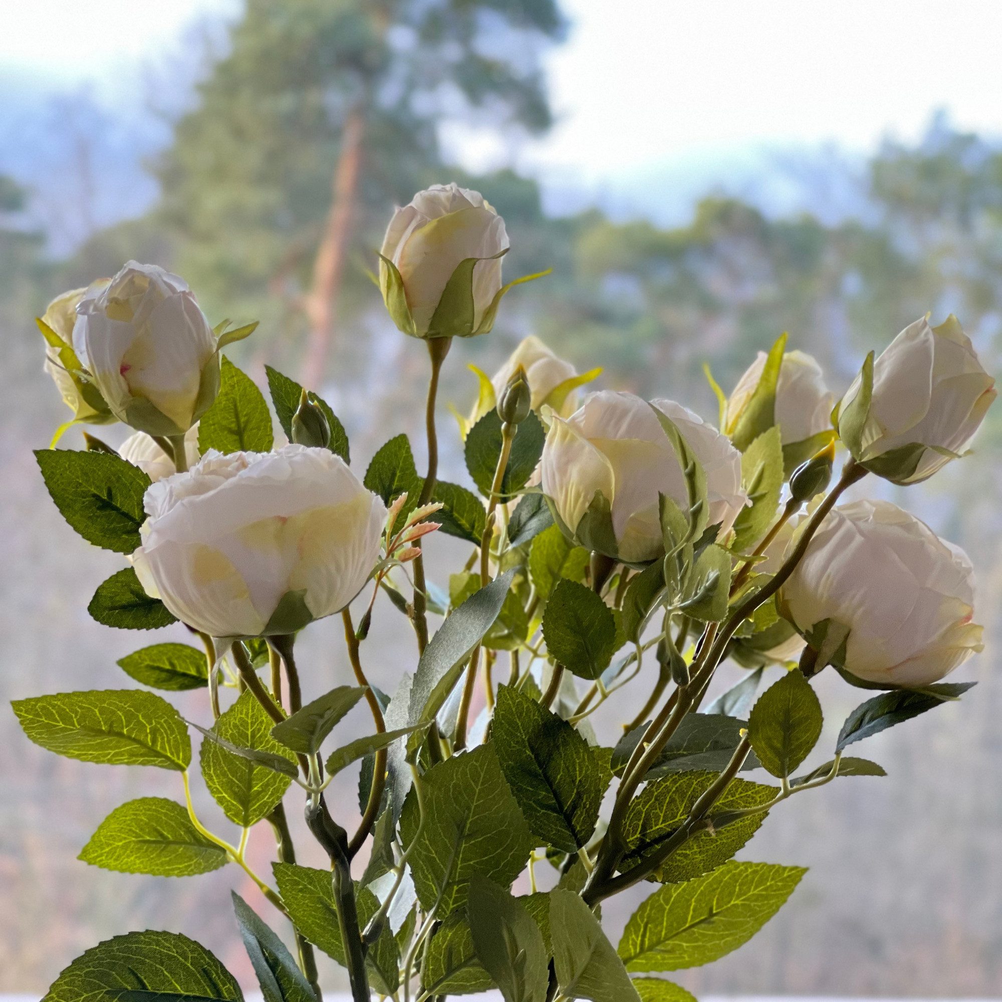 Kunstblumenstrauß Künstliche Rosen 3er Set 55cm. Premium Seidenblumen, 2 Rosen 1 Knospe Rose, Layba, Täuschend echte Seidenblüten, pflegeleicht, vielseitig einsetzbar