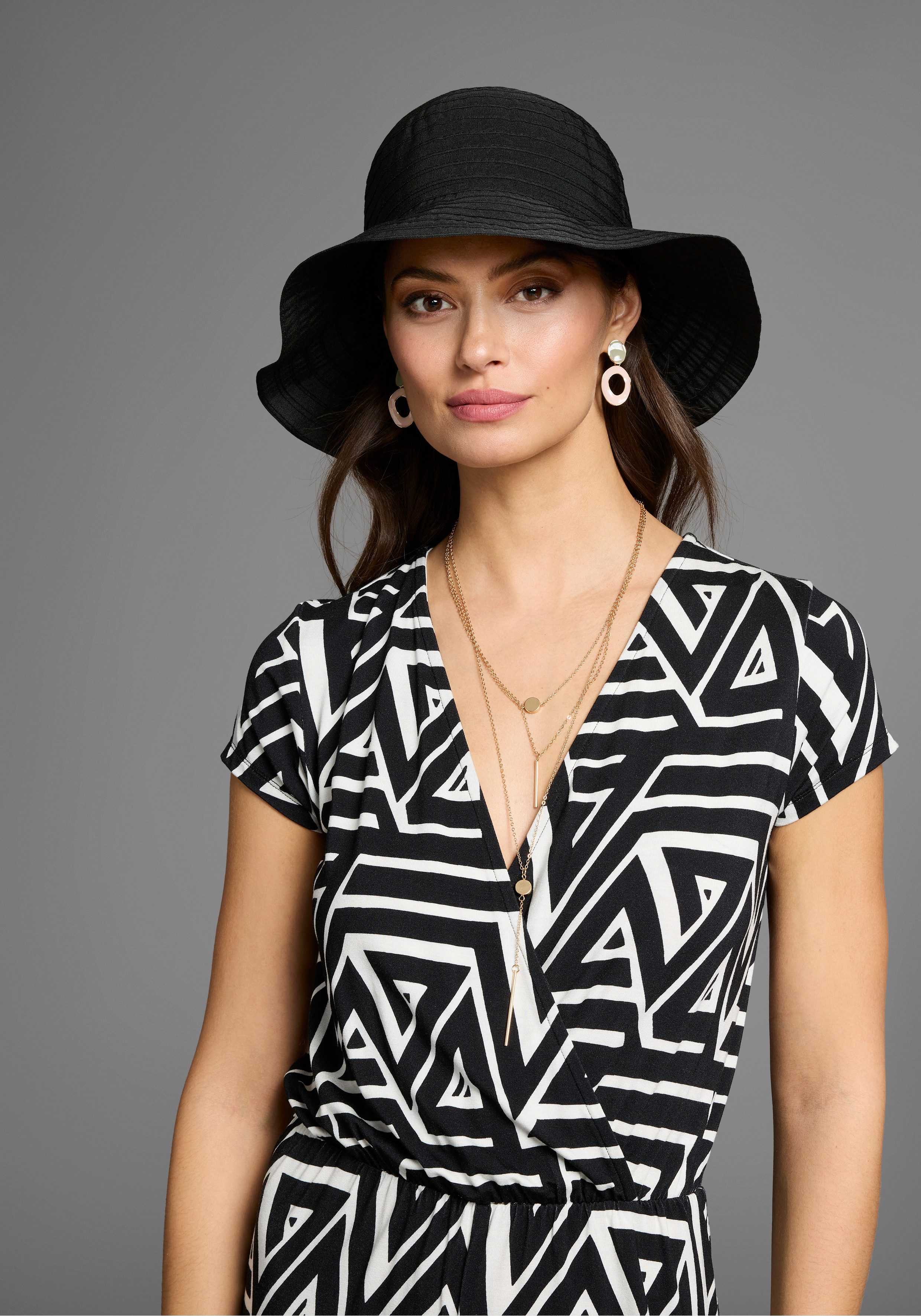 Laura Scott Sonnenhut im eleganten Look, knautsch und faltbar