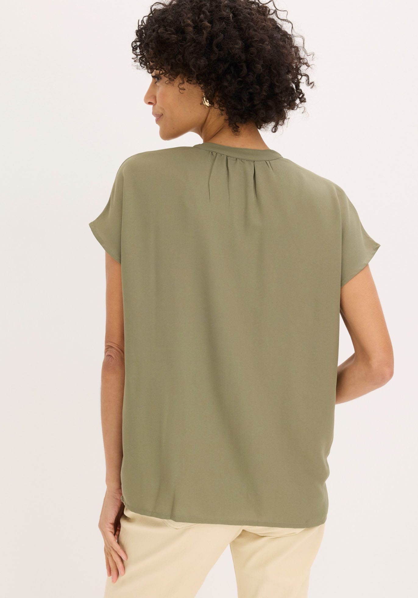 bonprix Kurzarmbluse Oversize Passform, mit V-Ausschnitt, mit Umlegekragen