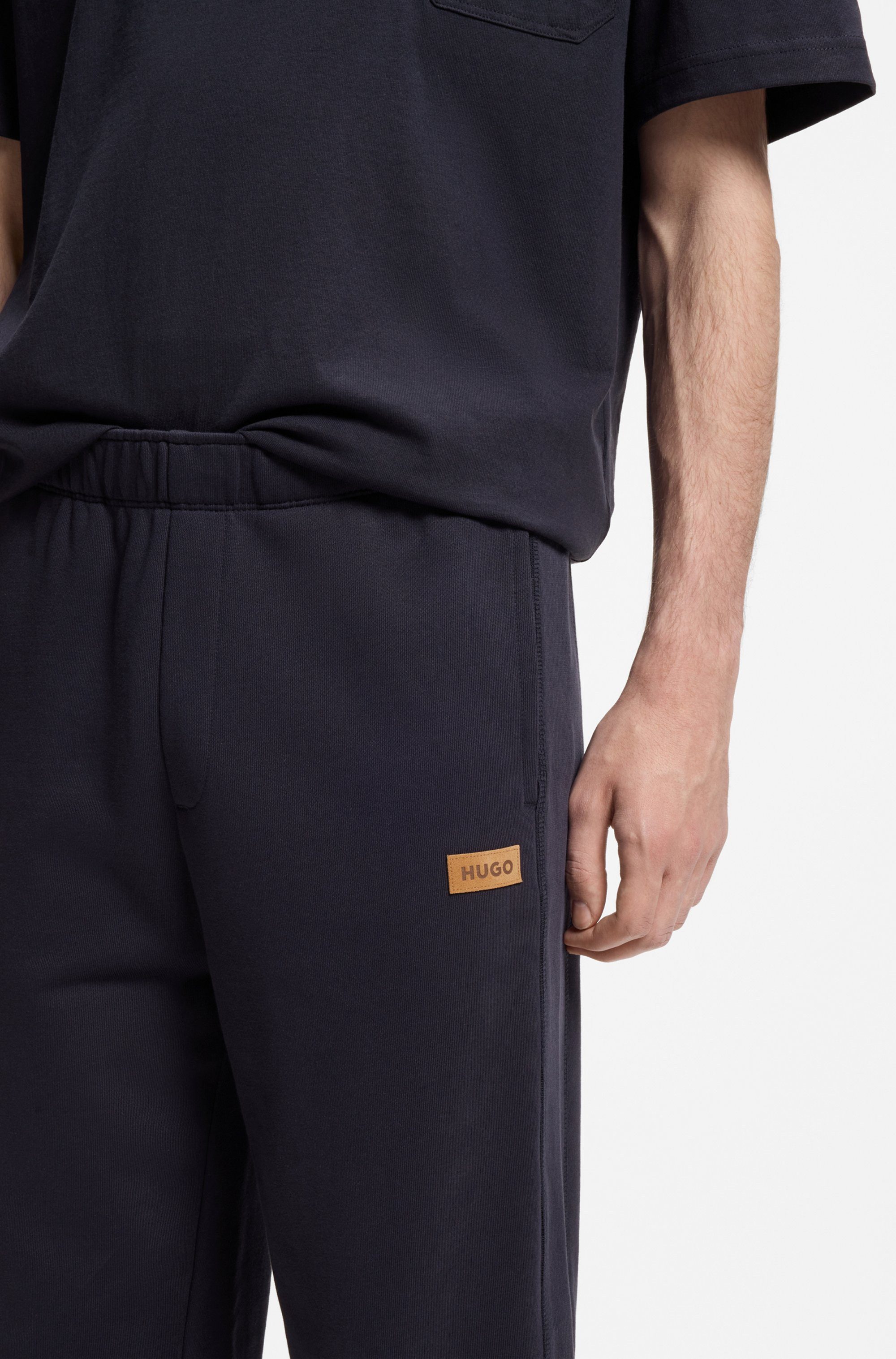 HUGO Sweathose Nevatro Regular Fit, Zierhosenschlitz, elastische Bündchen