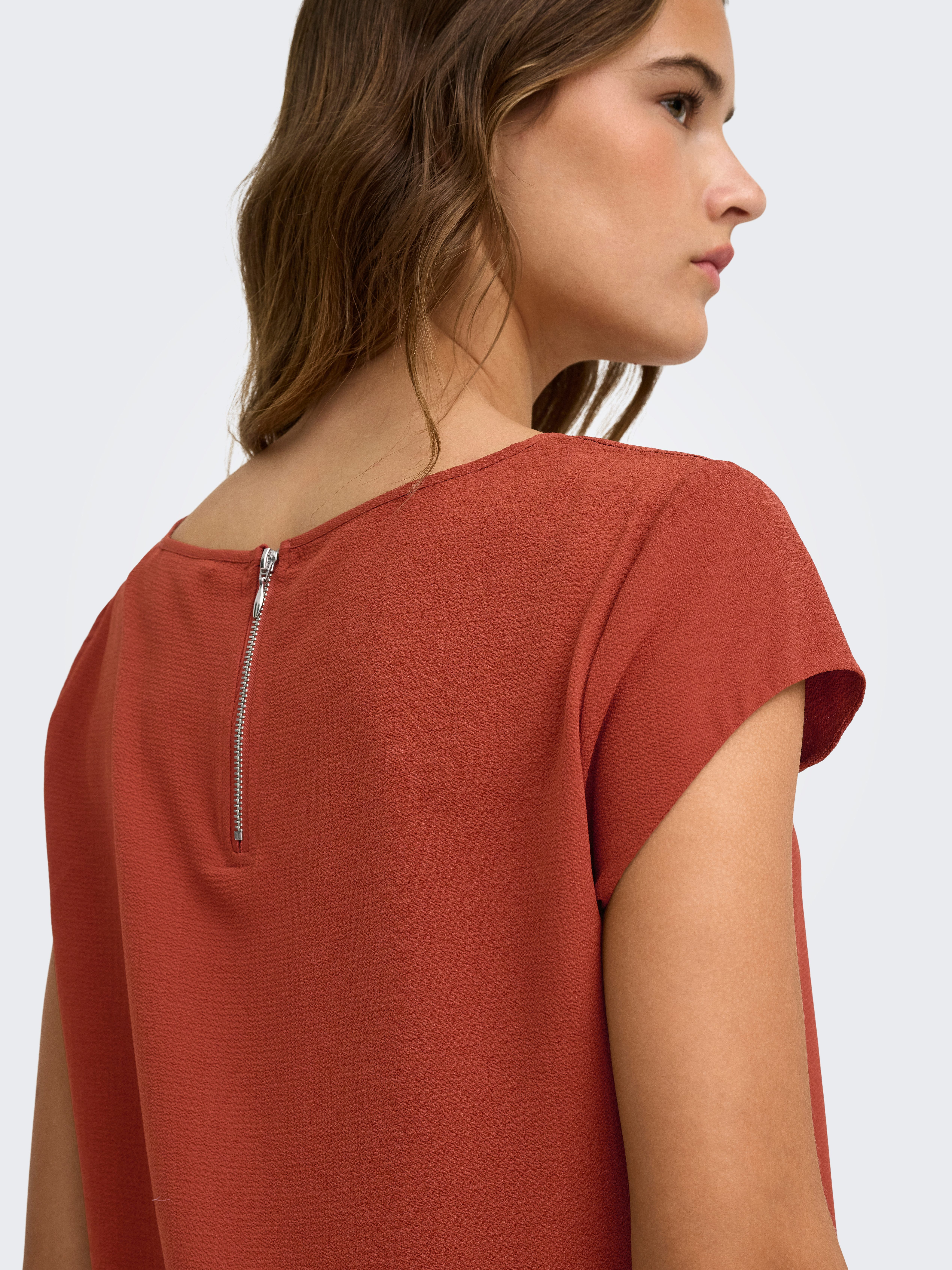ONLY Kurzarmbluse ONLVIC – feminines Blusenshirt in lockerer Form Materialmix, regular fit – Bild 3 von 5