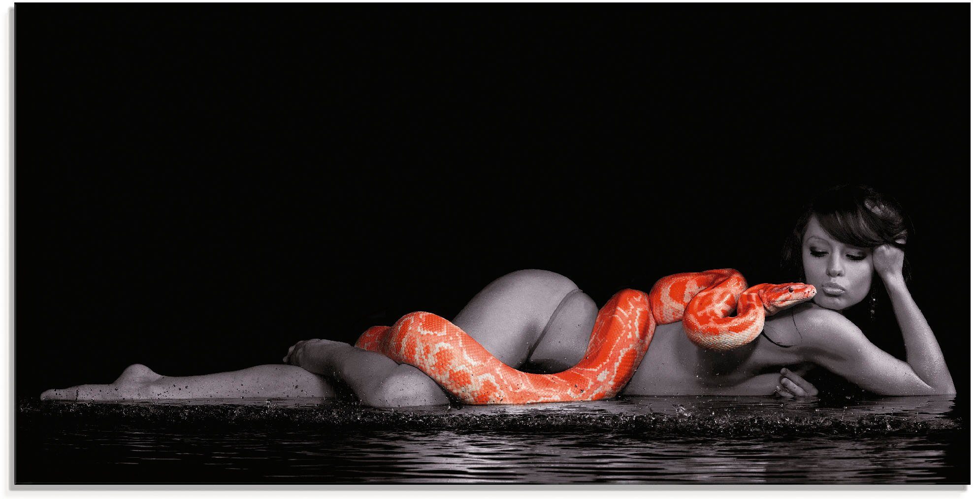 Artland Glasbild Frau in Wasser liegend mit roter Python, Frau (1 St), in verschiedenen Größen
