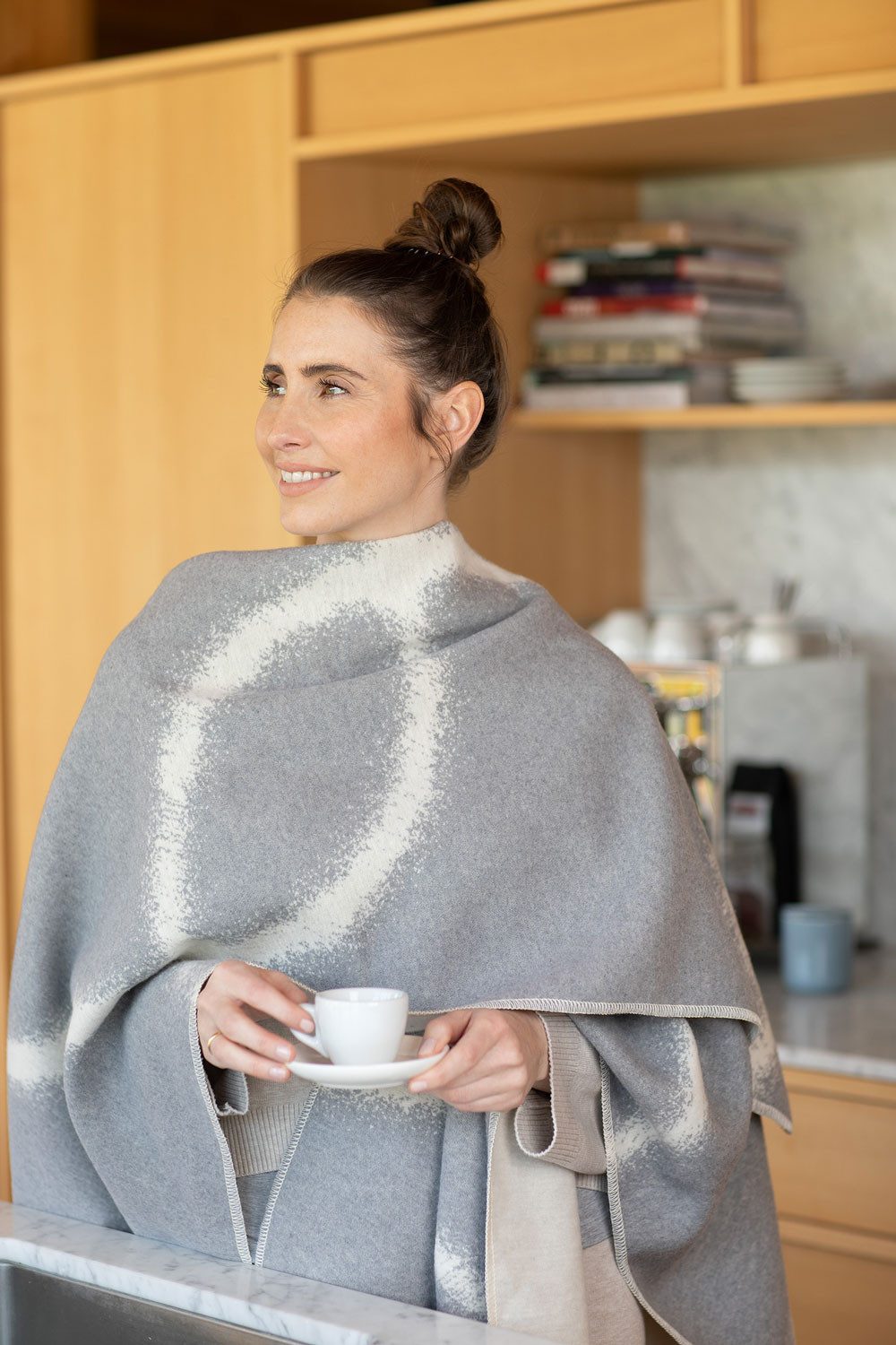 DAVID FUSSENEGGER Strickponcho Silvretta 'linear' 70 x 140 cm Graphit- Grau