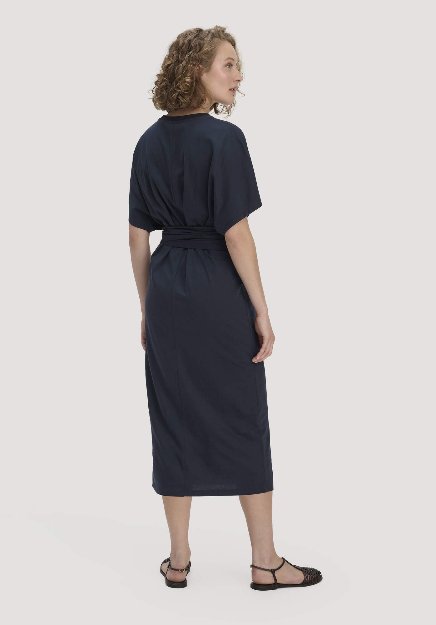 Hessnatur Jerseykleid Oversize aus reiner Bio-Baumwolle (1-tlg) – Bild 5 von 5