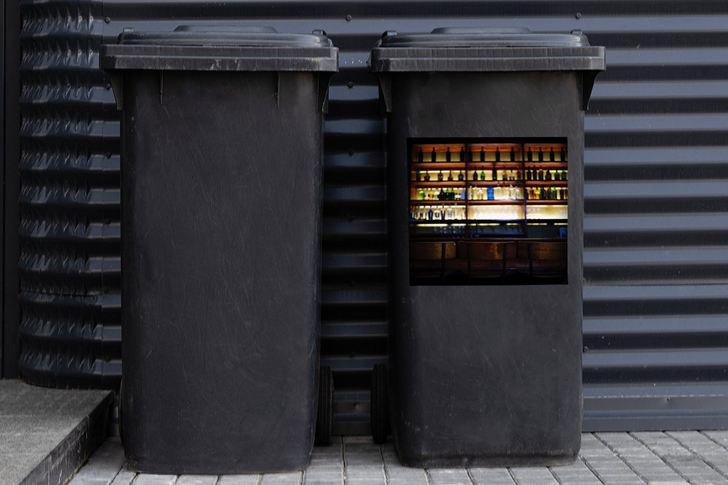 Bar Abfalbehälter Container, (1 in den Mülleimer-aufkleber, Wandsticker MuchoWow Getränke hinter Regalen St), Sticker, Mülltonne, der