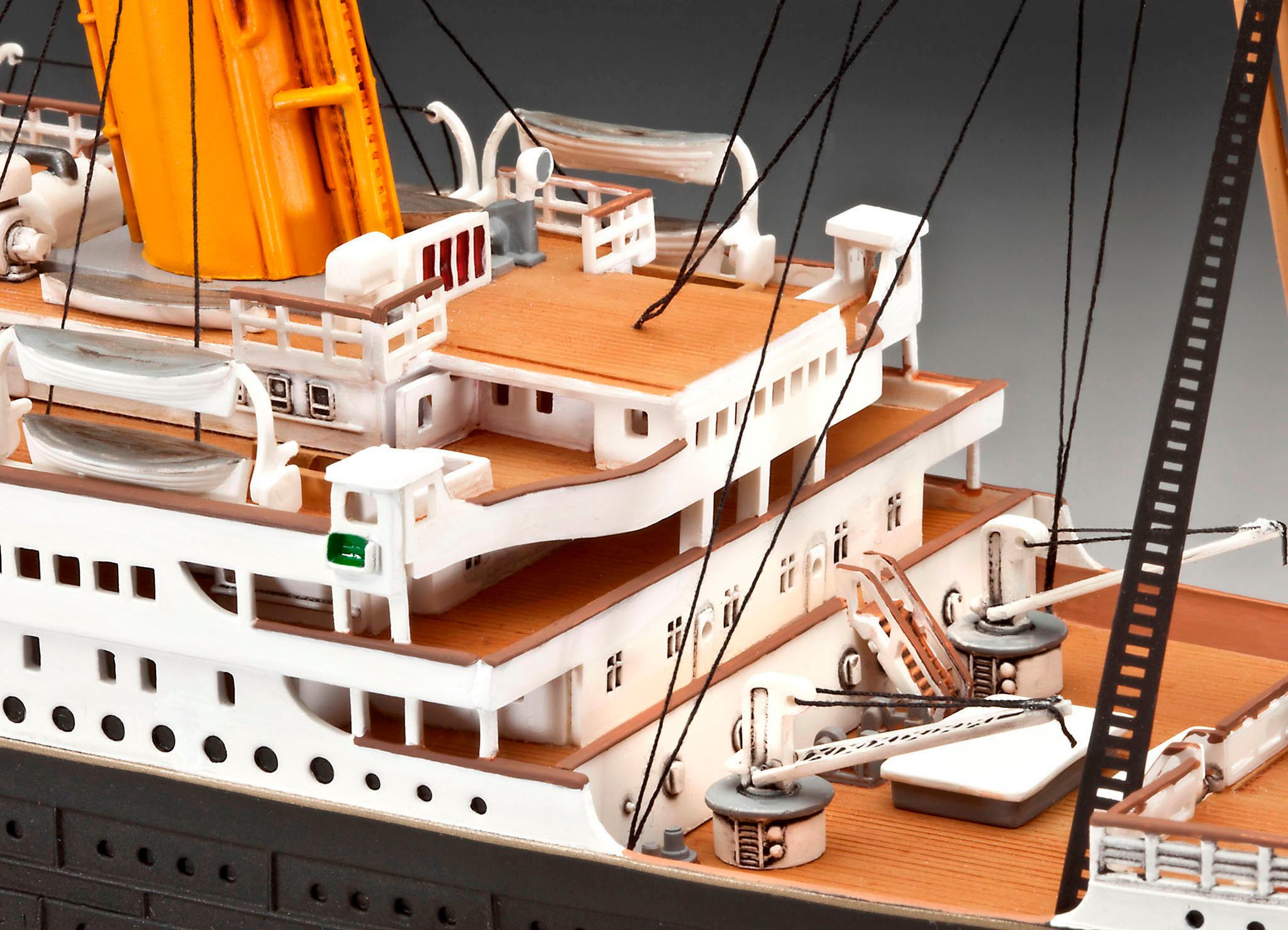 Revell® Modellbausatz Geschenkset 100 Jahre R.M.S. Titanic, Made in Europe