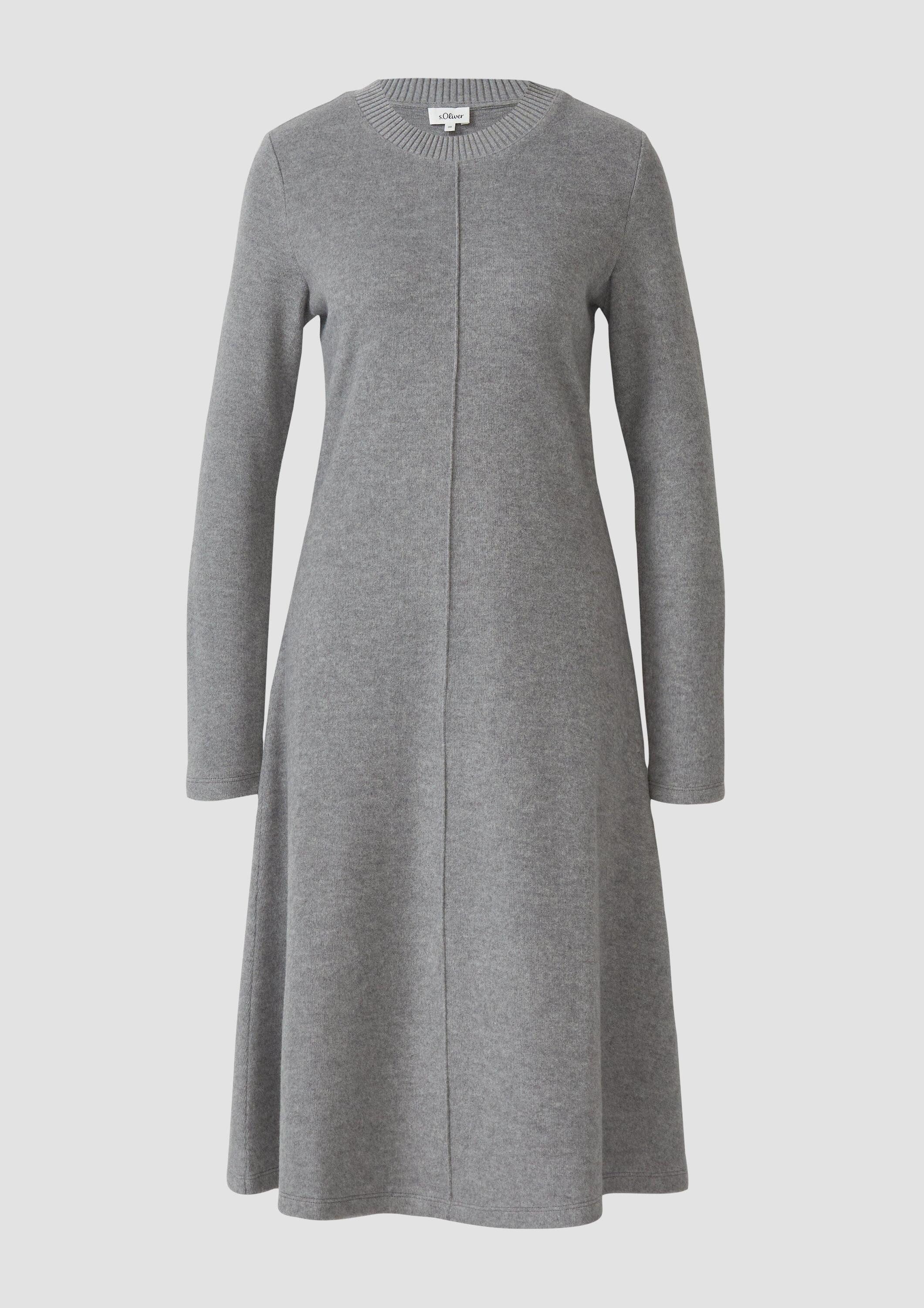 s.Oliver Midikleid Kleid Strukturiertes Midikleid aus weichem Sweat im Slim Fit