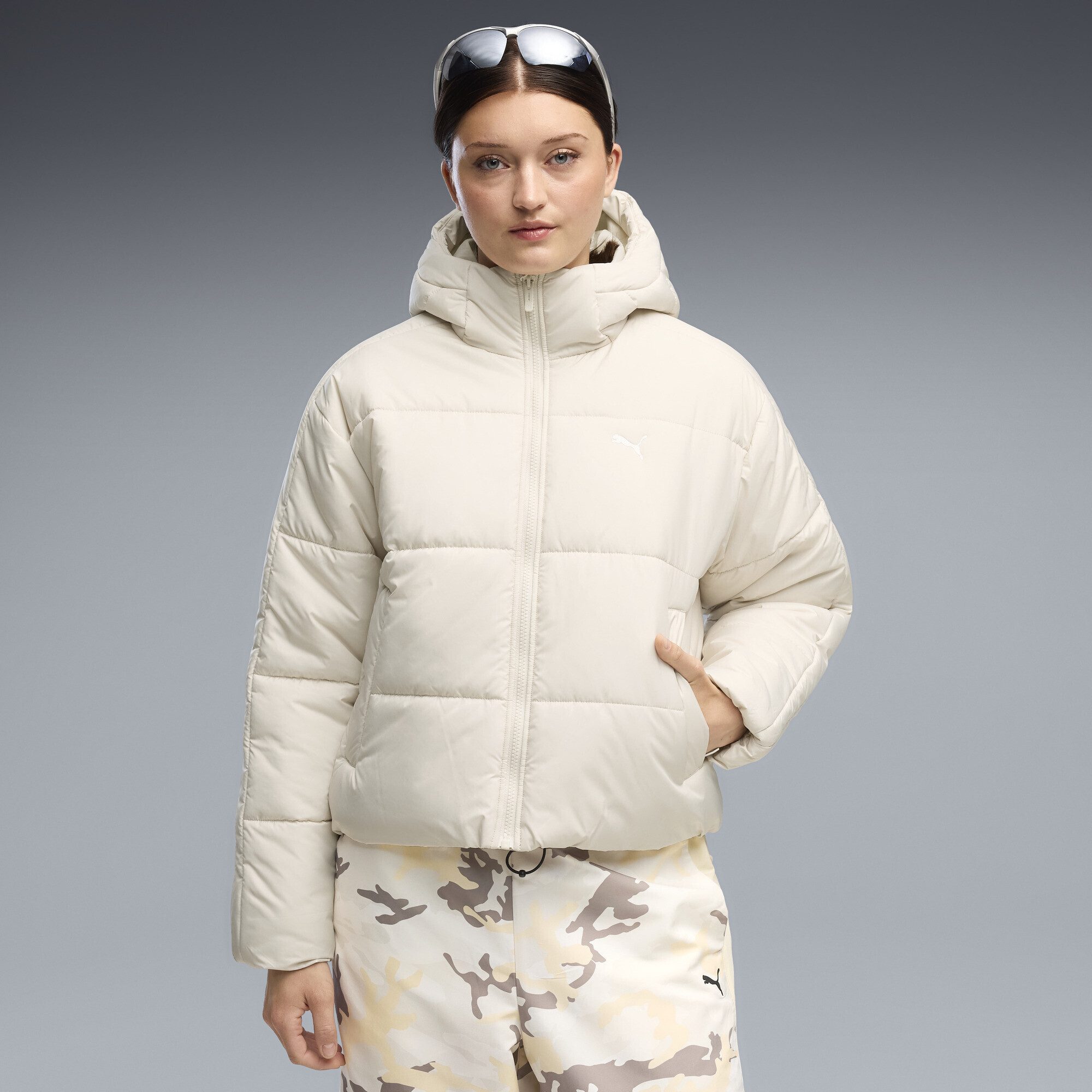 PUMA Winterjacke Essentials Relaxed Wattierte Kapuzenjacke Damen – Bild 2 von 5