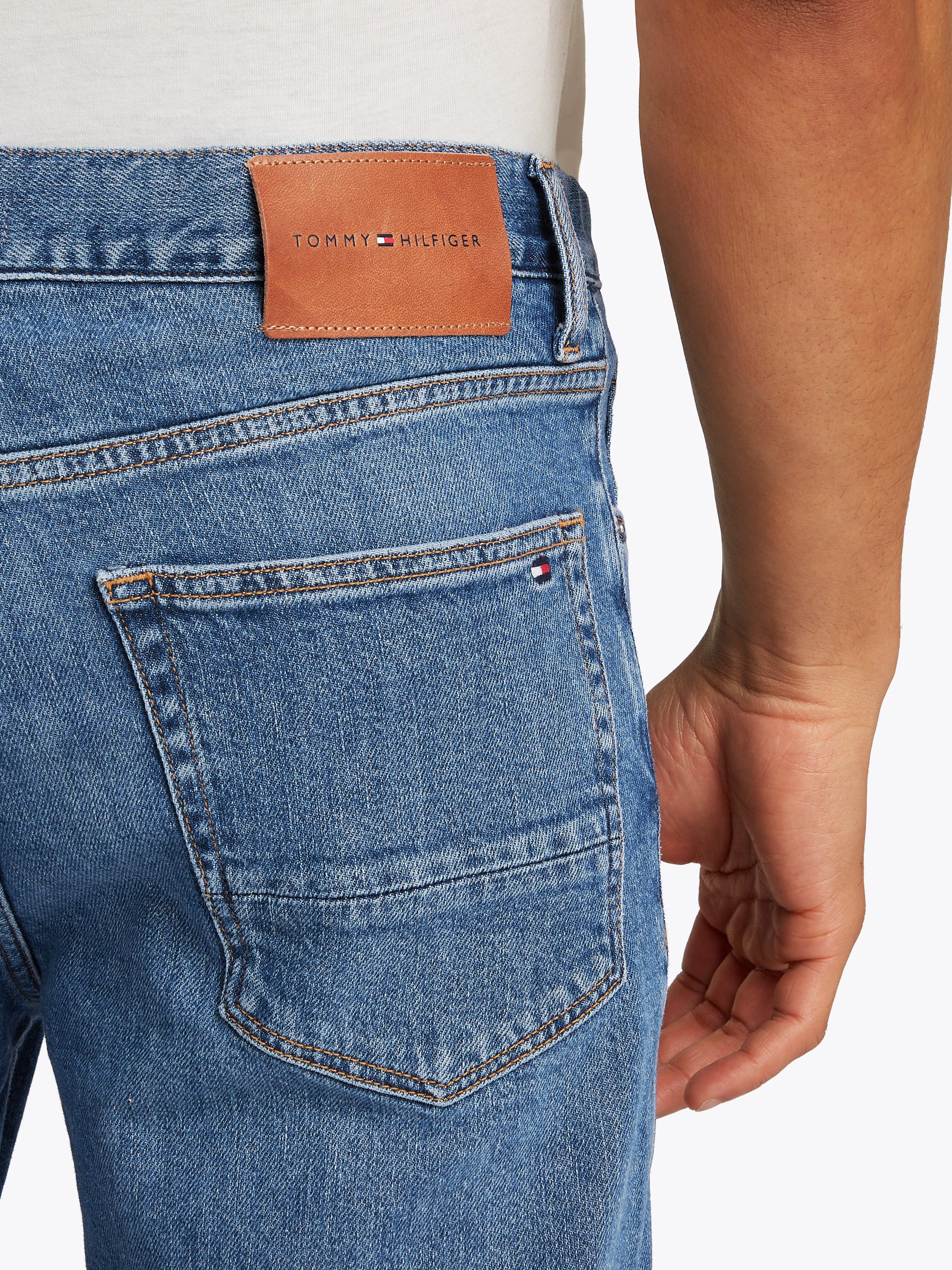 Tommy Hilfiger Tapered-fit-Jeans HARLEM Tapered Fit in grauer Waschung günstig online kaufen