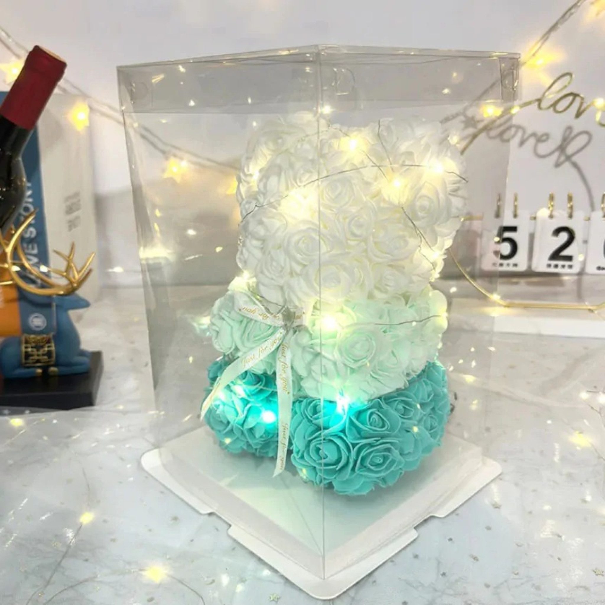 AMORE MIO LED Dekofigur Rosen Teddybär LED Deko Geschenkbox 25 cm Kunstblumen Teddy, LED fest integriert, Warmweiß, Kunstrosen Teddybär LED Beleuchtung Geschenk – Bild 4 von 5
