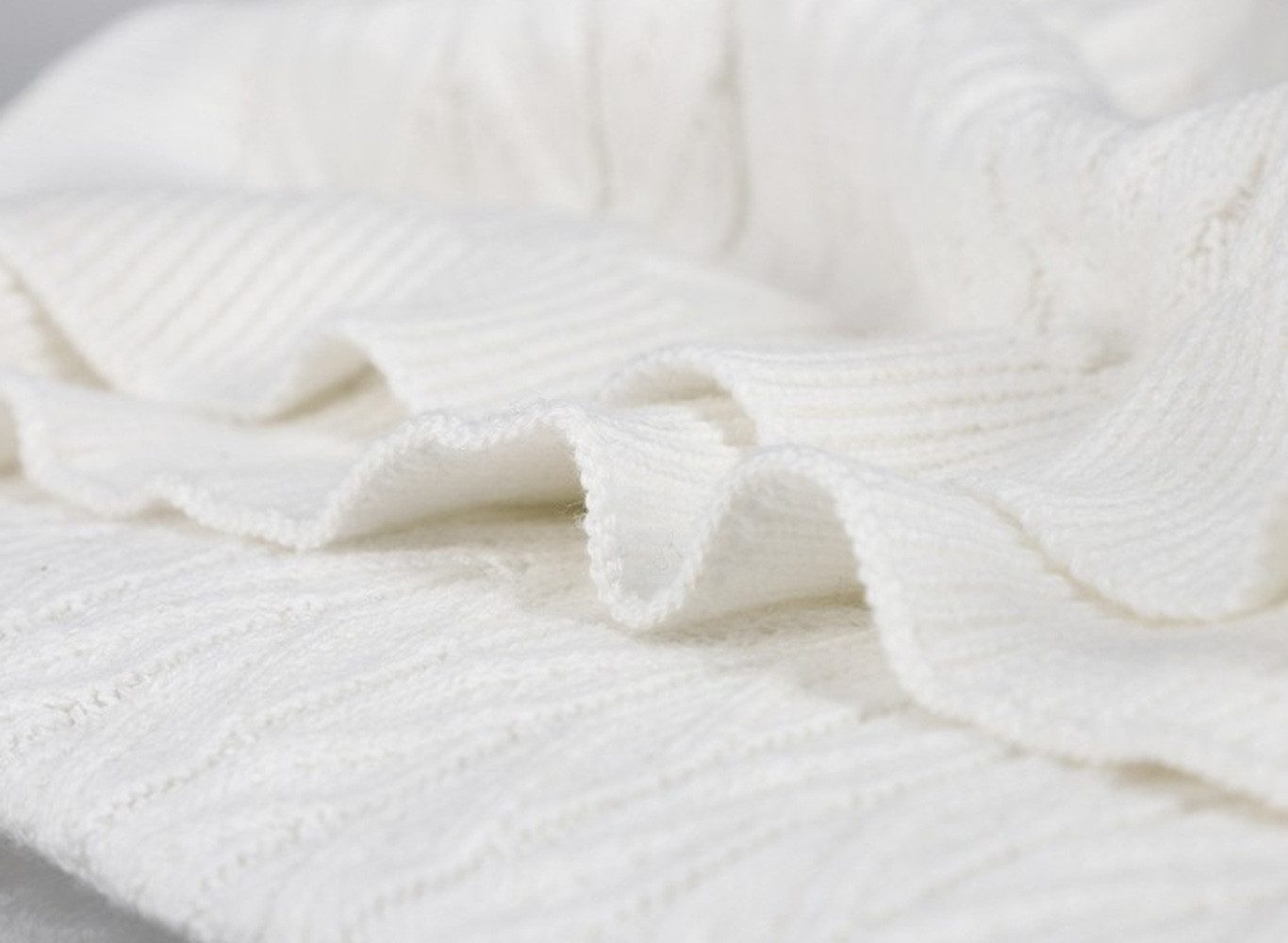 Wolldecke Weavelle feine Strick-Qualiät neue Kollektion 2026, JOOP!, hochwertig gestricktes Fischgrat und Zopfmuster, 100% Baumwolle