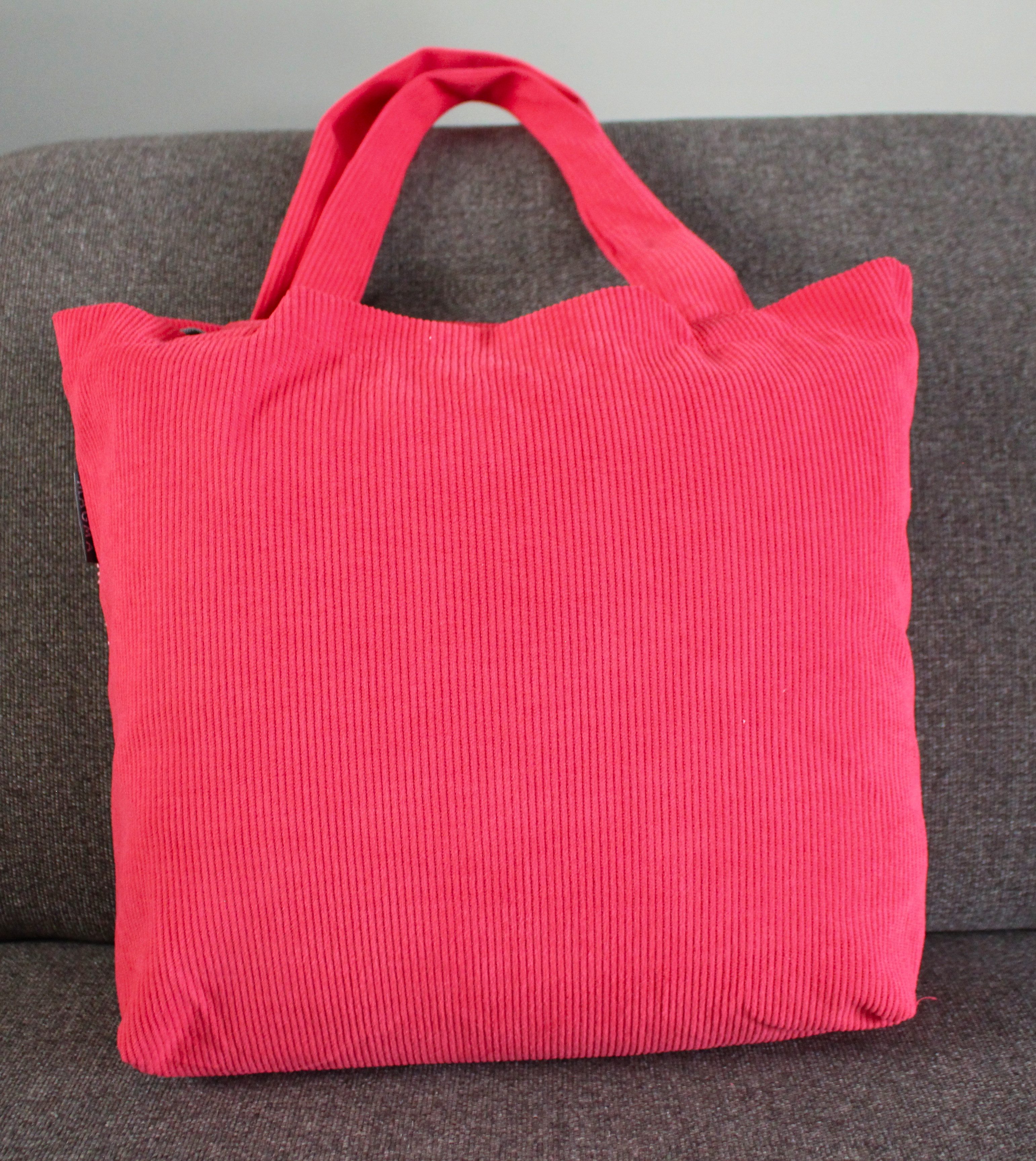 Magma Heimtex Umhängetasche Cordstofftasche Pixie 3D-Effekt getuft Oh la la Cherry oder Herz (1 teilig, 1-tlg., Maße ca. 48 x 12 x 36 cm (LxBxH), Cordlook