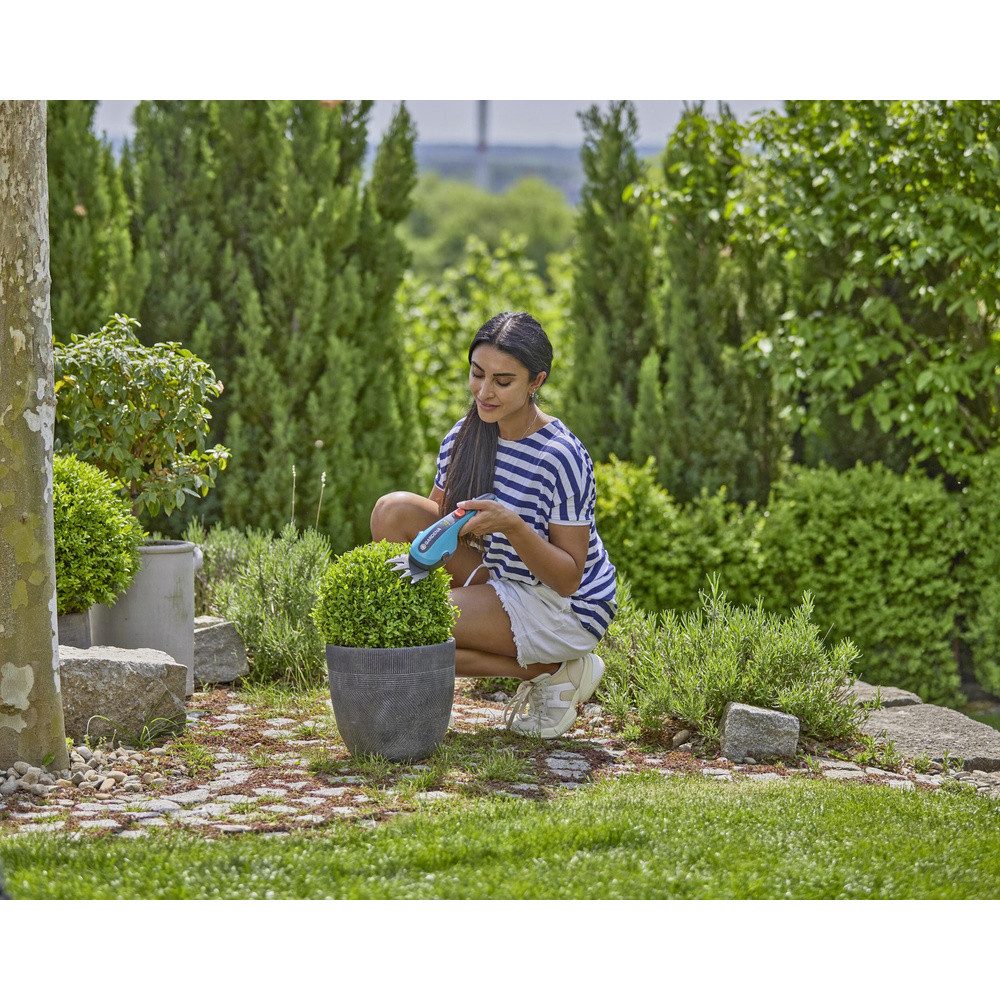GARDENA Baum- und Strauchschneider GARDENA 09885-20 Classic Akku Grasschere, Strauchschere Li-Ion