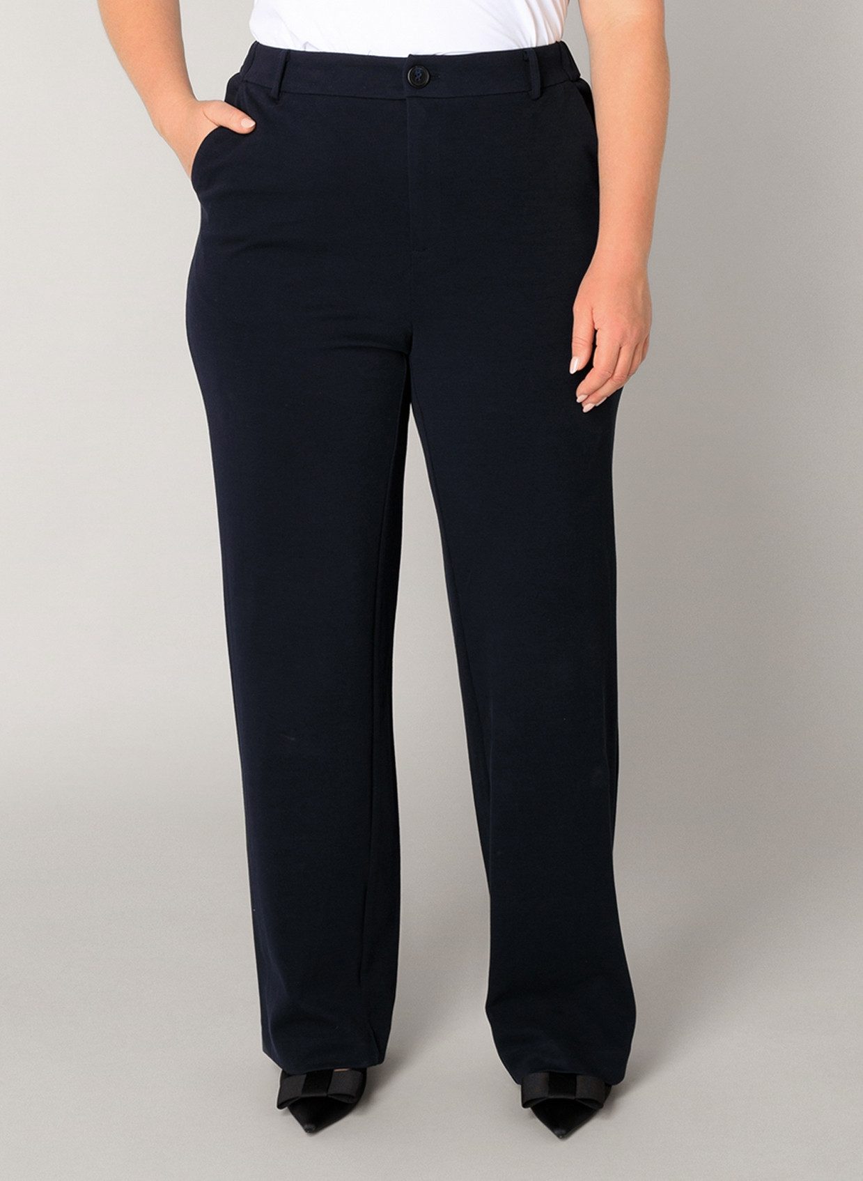 Base Level Curvy Stoffhose Yorinthe mit elastischem Bund und Stretch