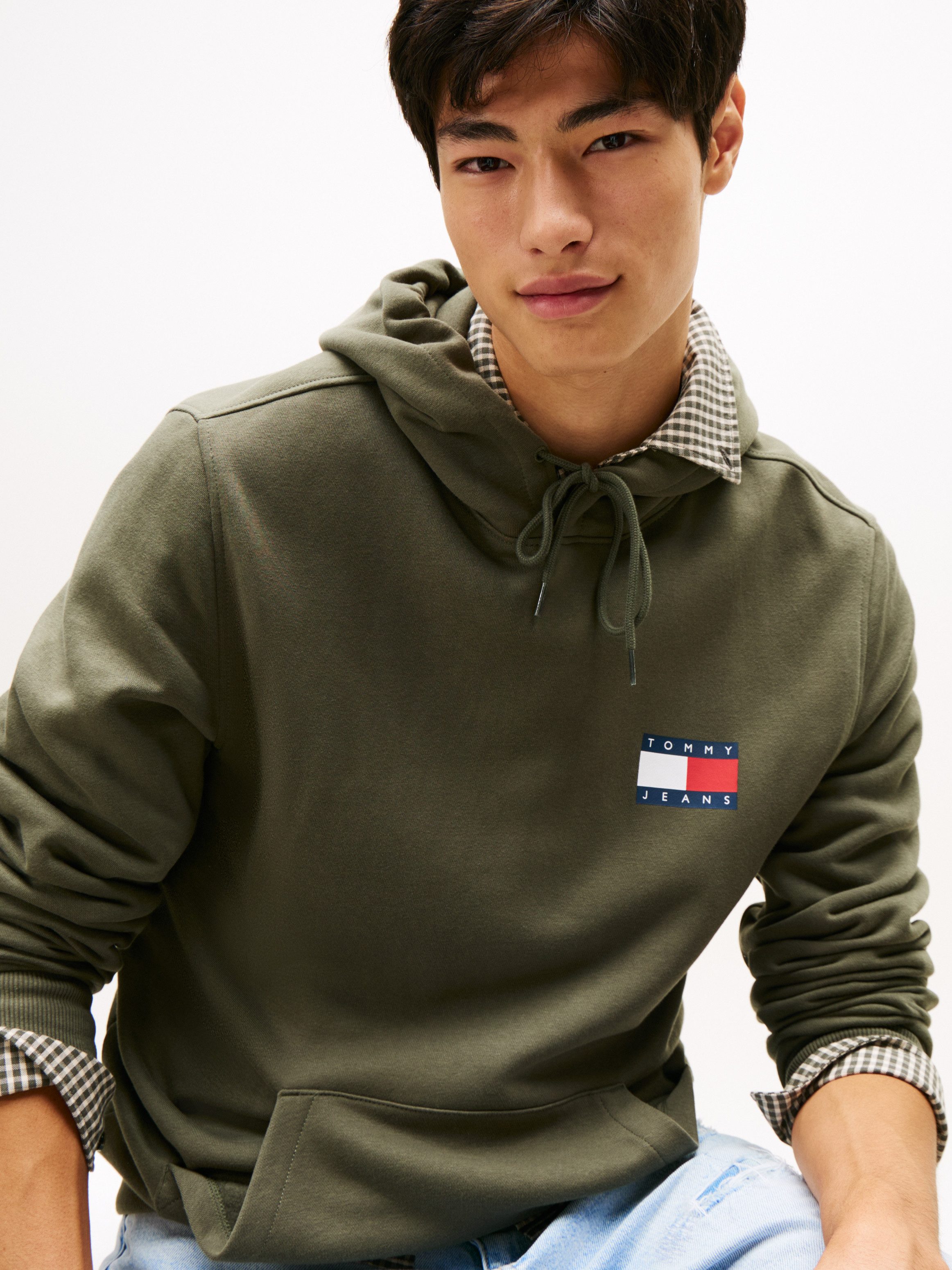 Tommy Jeans Sweatshirt TJM REG ESSENTIAL FLAG HOOD EXT mit bedruckten Marke günstig online kaufen