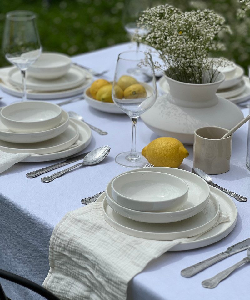 Zoha Geschirr-Set Pure Teller Set aus Porzellan in weiß (24-tlg), Porzellan, Spülmaschinengeeignet und Mikrowellengeeignet