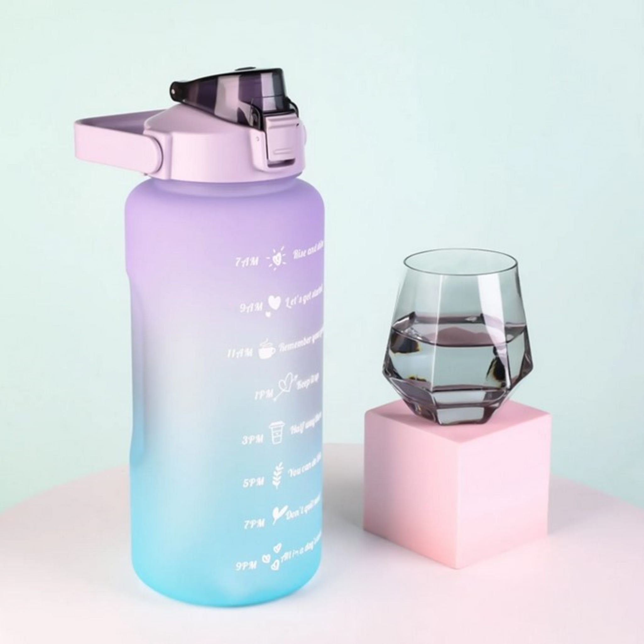 Botells Trinkflasche 2 Liter, Trinkmotivation mit Strohhalm, schöner Farbverlauf mit Henkel, auslaufsicher, BPA frei, für Camping, Reisen, Schule, Sport und Büro