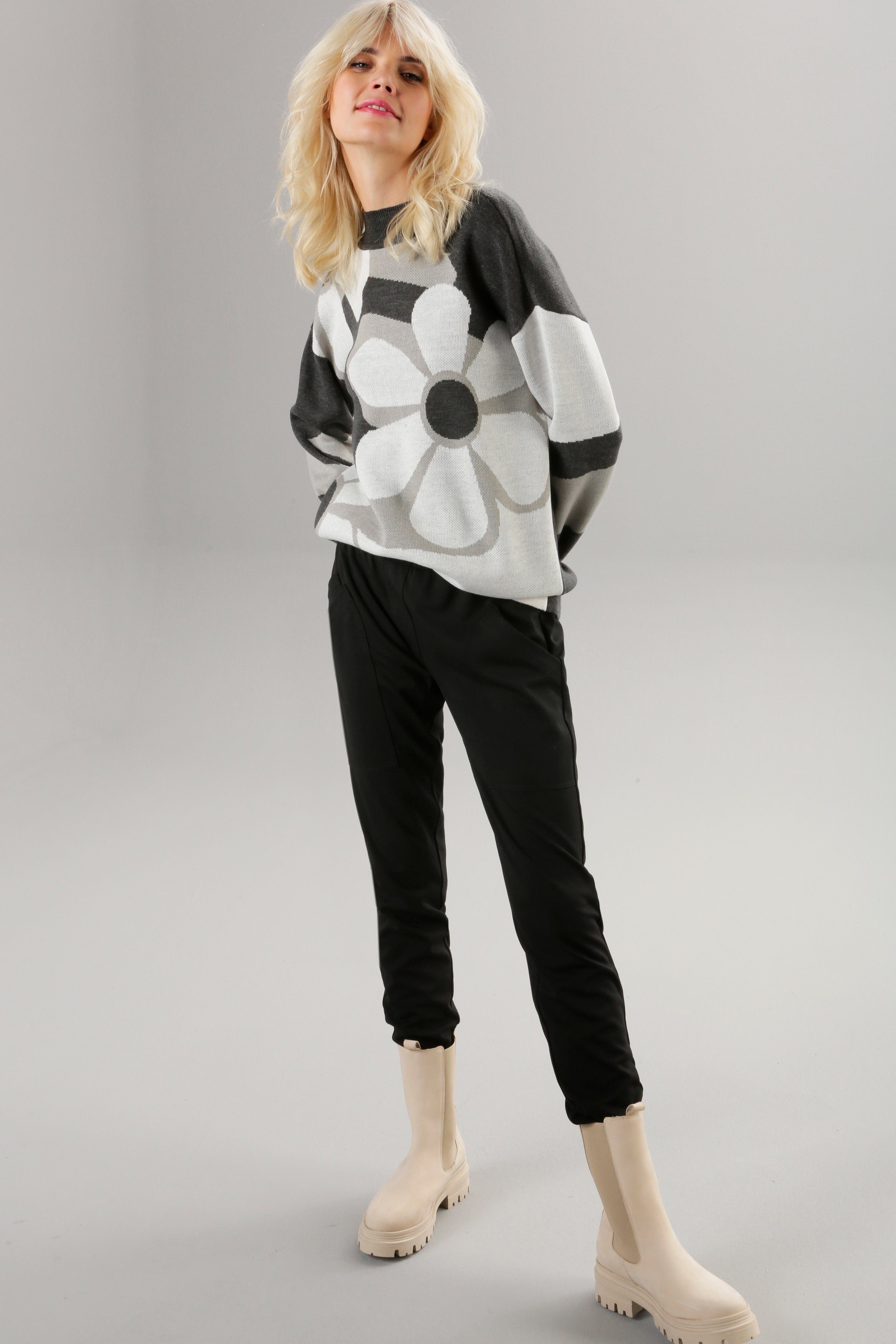 Aniston SELECTED Schlupfhose mit großen, aufgesetzten schwarz Taschen