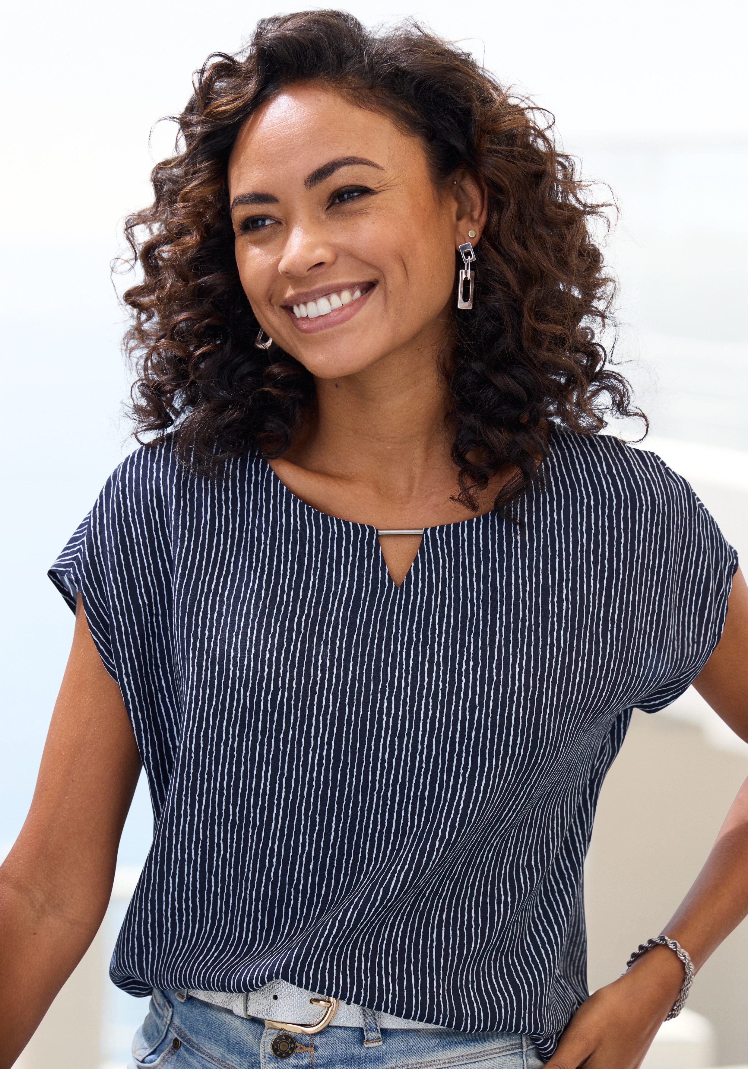 Vivance by Lascana Kurzarmbluse mit Zierdetail am Ausschnitt, Druckbluse