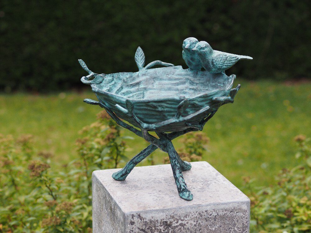 Bronzeskulpturen Skulptur Bronzefigur große Vogeltränke