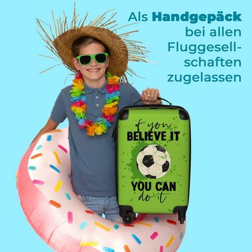 NoBoringSuitcases.com© Kinderkoffer Zitate - 'Wenn du daran glaubst, kannst du es schaffen' - Fußball - Gr, 4 Rollen, Reisetasche mit rollen, Handgepäck für Ferien, Kindertrolley, Koffer