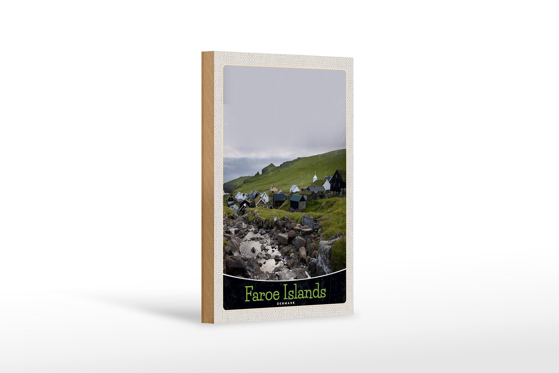 Femer GmbH Holzbild Reise 12x18 cm Dänemark Faroe Islands Häuser Wiese, (1 St), Glatte Holzfaserplatte (MDF), vorn beschichtet
