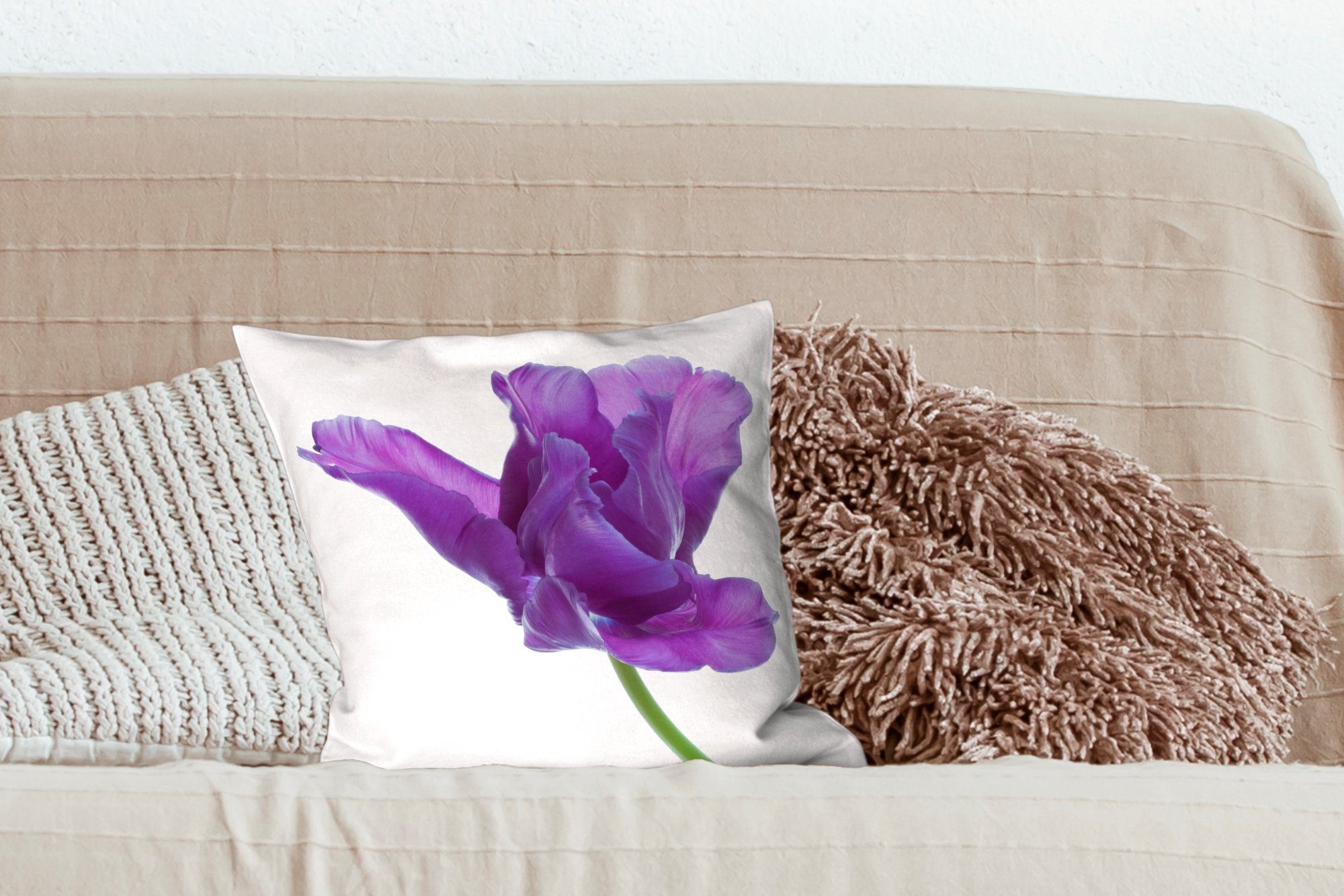 Deko, Füllung Lila für Wohzimmer, auf mit Schlafzimmer, Hintergrund, MuchoWow Zierkissen weißem Dekokissen Tulpe Sofakissen