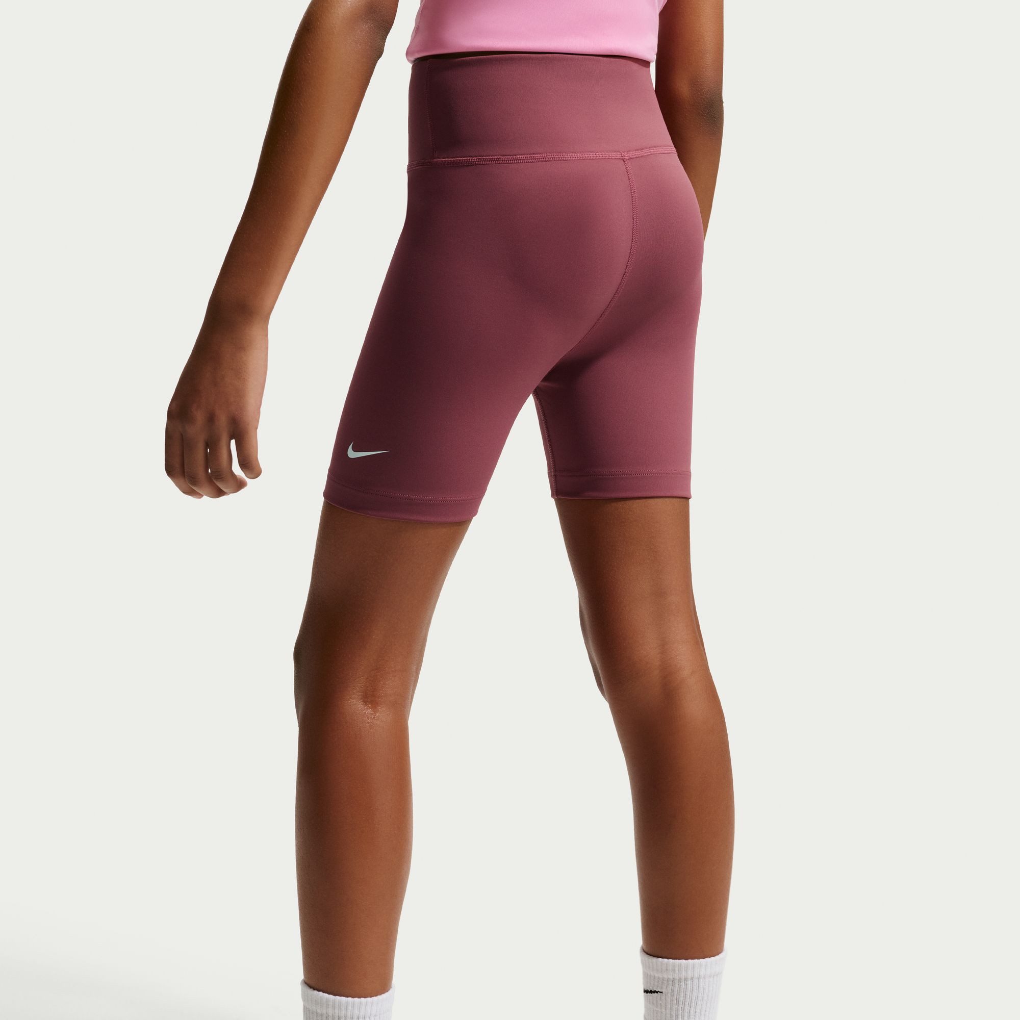 Nike Shorts Nike One Big Kids' (Girls) Dri-FIT 5" Biker Shorts weiches, elastisches Material, schweißableitende Technologie