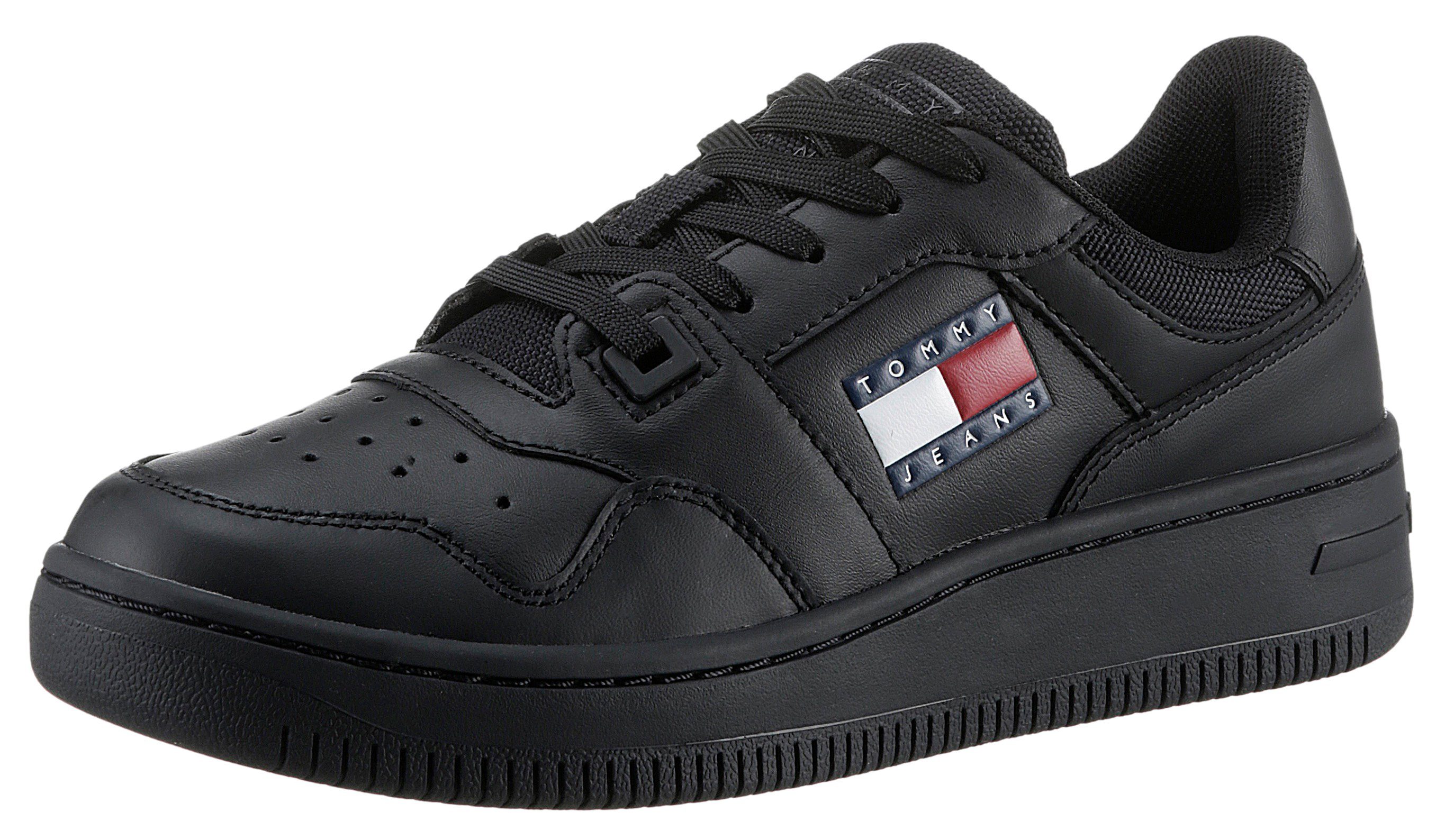 Tommy Jeans TJW RETRO BASKET ESS Plateausneaker mit seitlicher Logoflagge schwarz