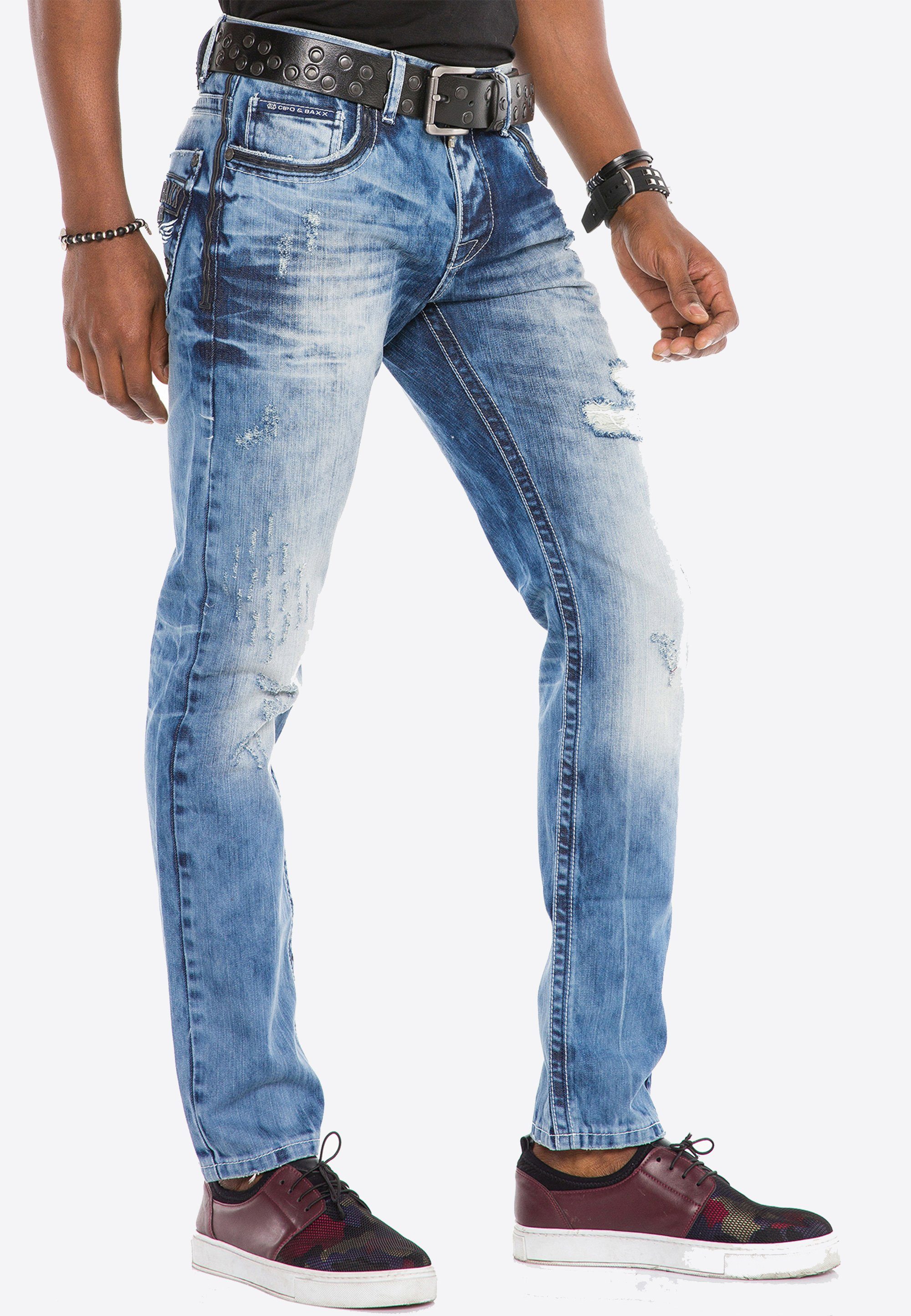 Cipo & Baxx Bequeme Jeans mit modischen Stickereien in Straight Fit