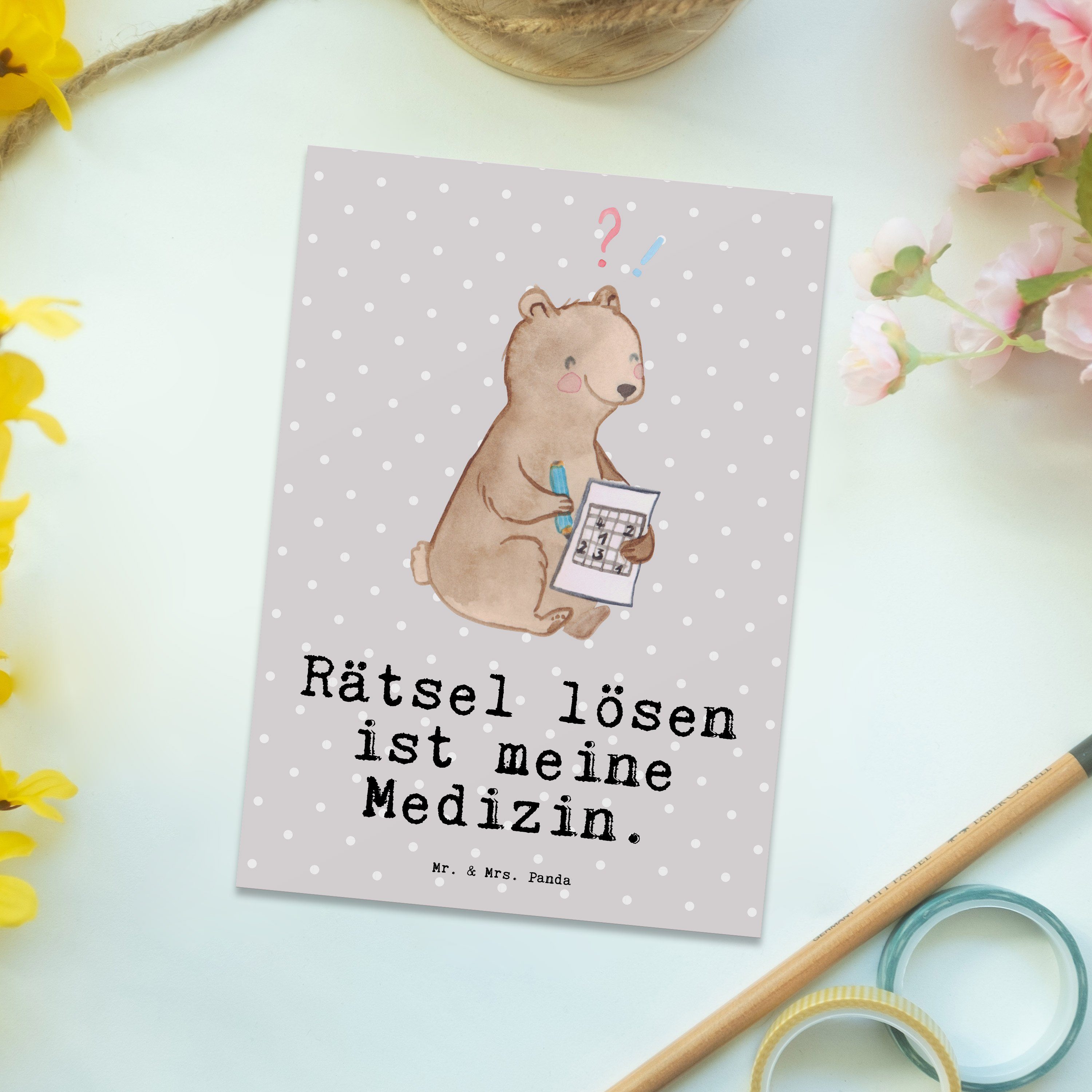 Mr. & Mrs. Panda Postkarte Bär Rätsel lösen Medizin - Grau Pastell - Geschenk, Einladung, Gesche