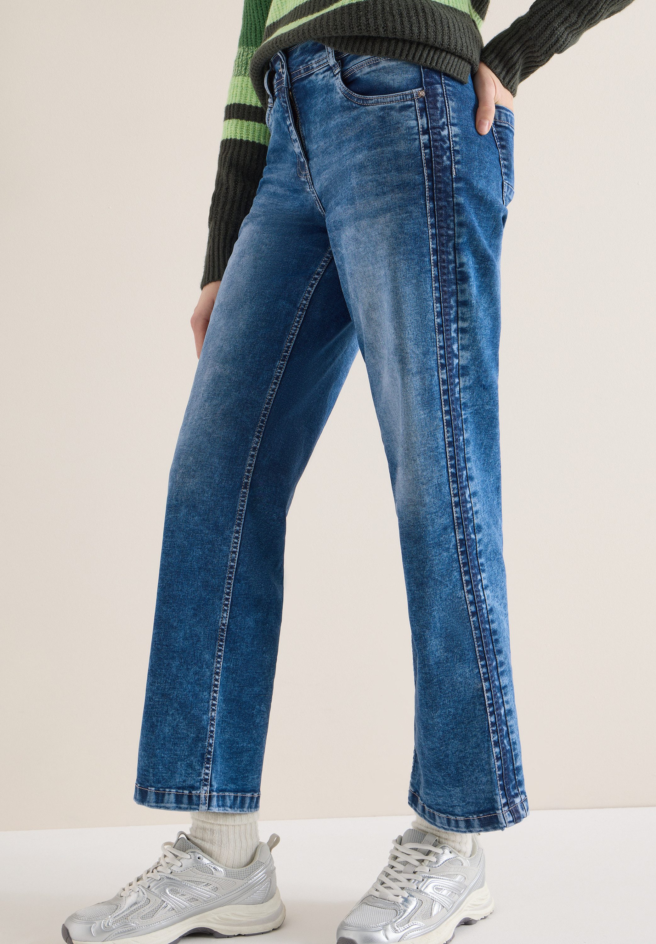 CECIL Weite Jeans Style NEELE Mid Blue mit tonalen Gallonstreifen und Stretch