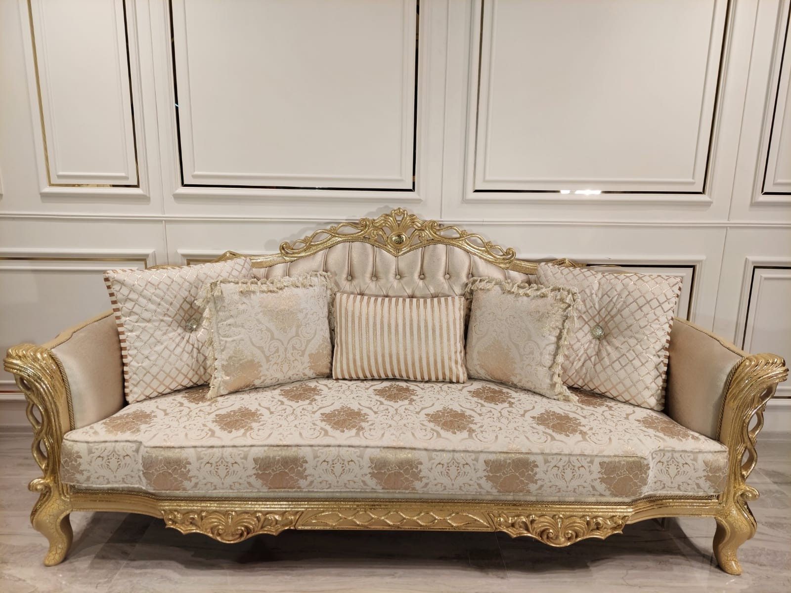 Xlmoebel 3-Sitzer Chesterfield Sofa Barock Holz Samt Klassisches Möbelstück, 3-Sitzer 1 Teile, Made in Europa